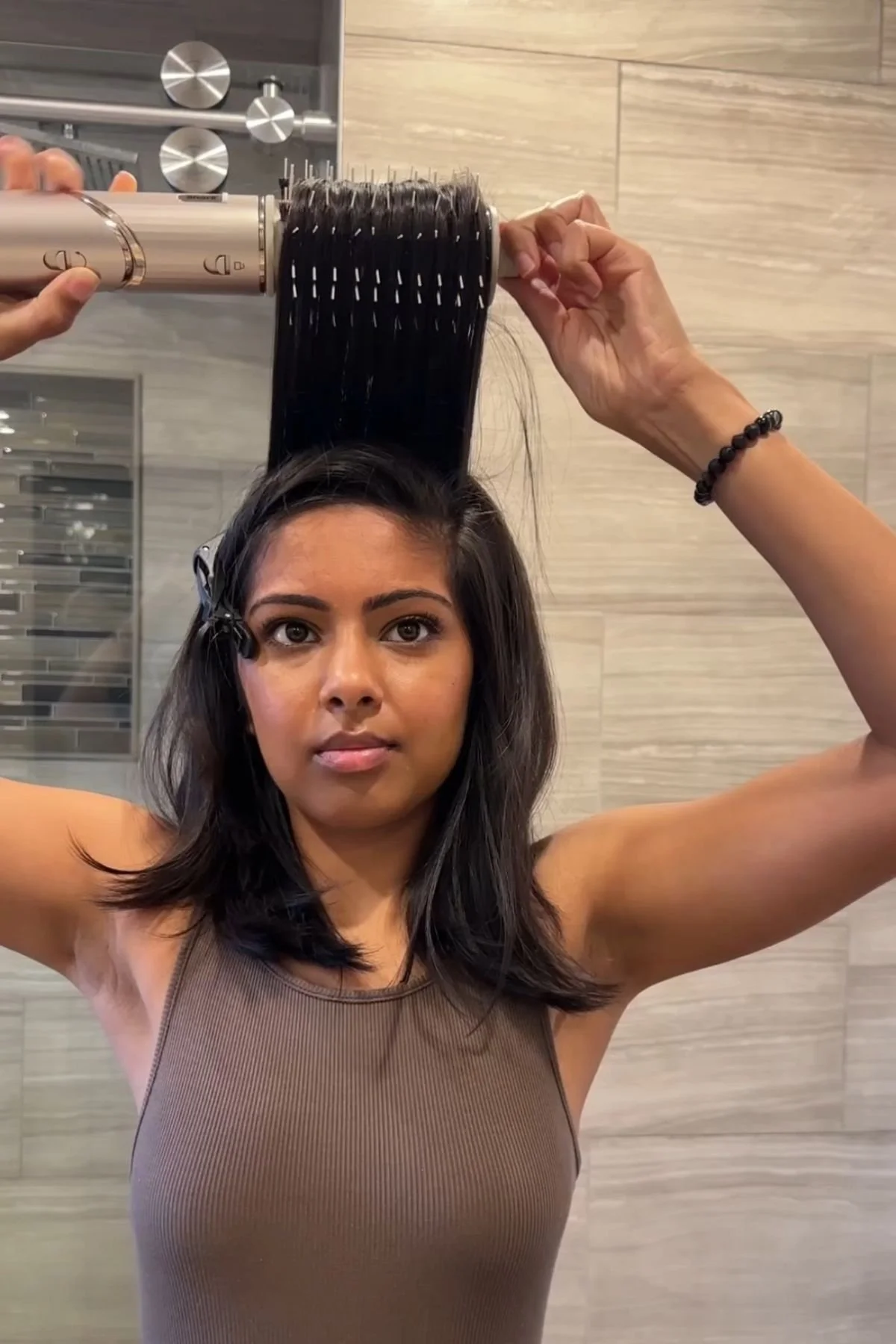 Jen doing her blowout with sharkflex style vs sharkflex fusion
