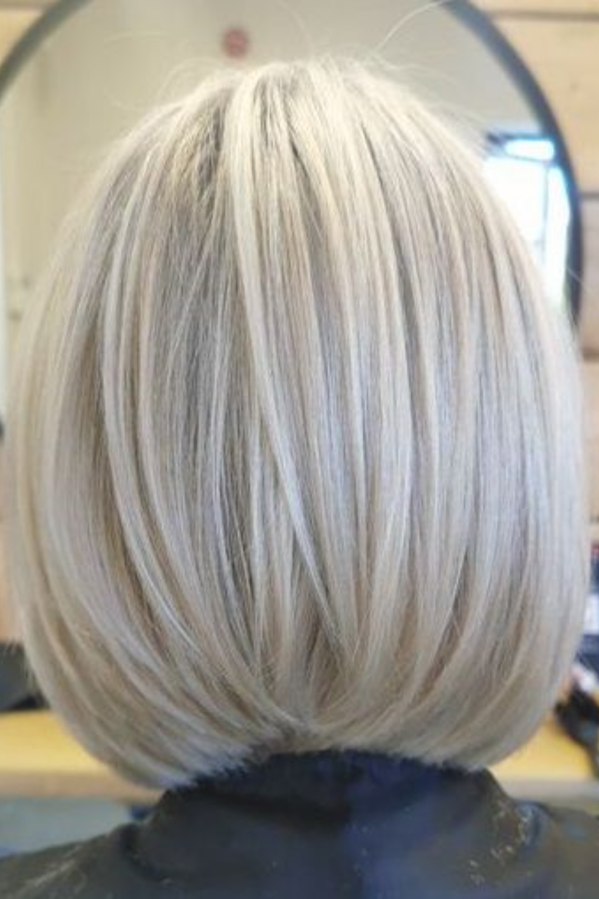 Thick short bob with a rounded U-shaped perimeter staying full at the ends