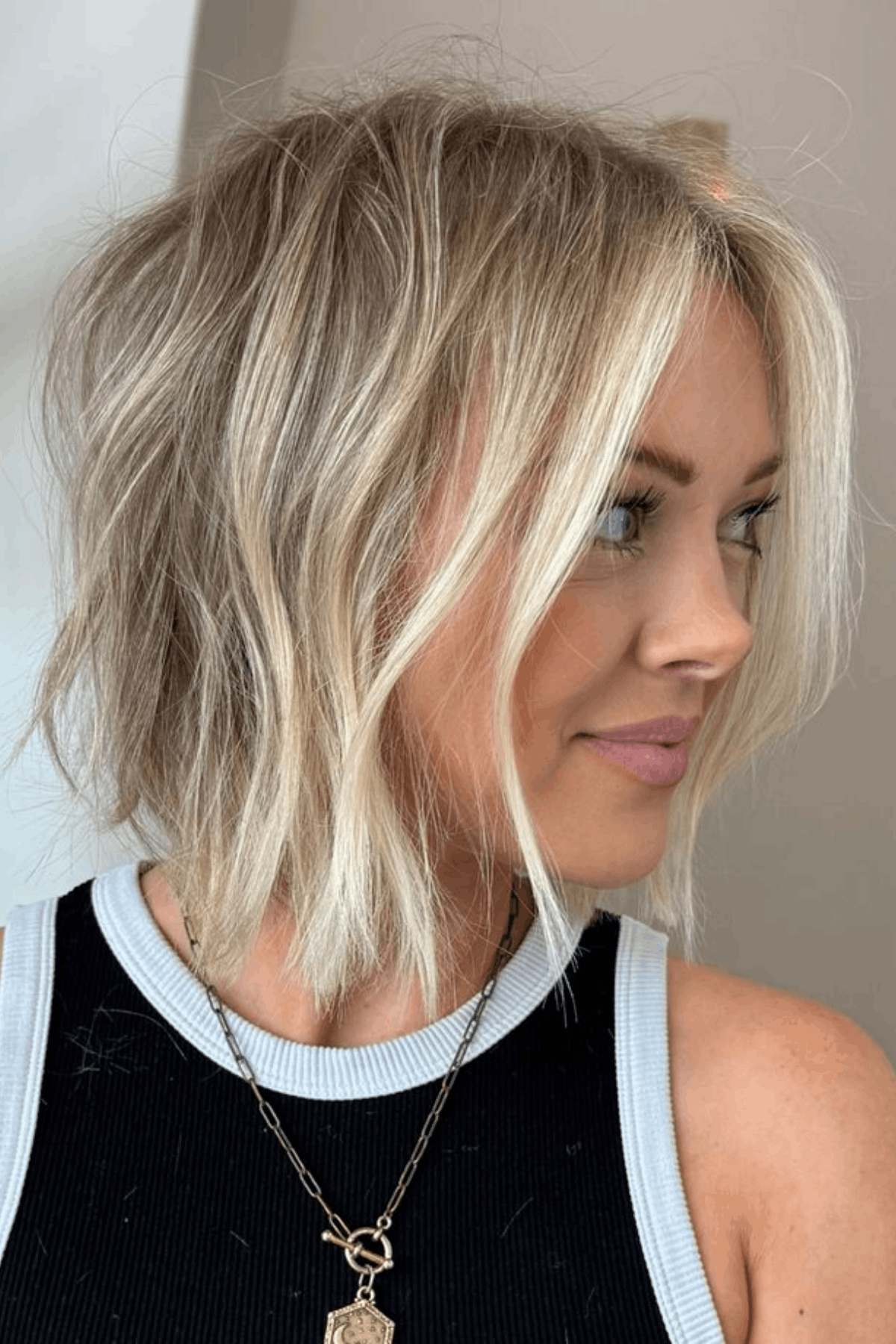 Short haircuts for thin hair (summer framing)