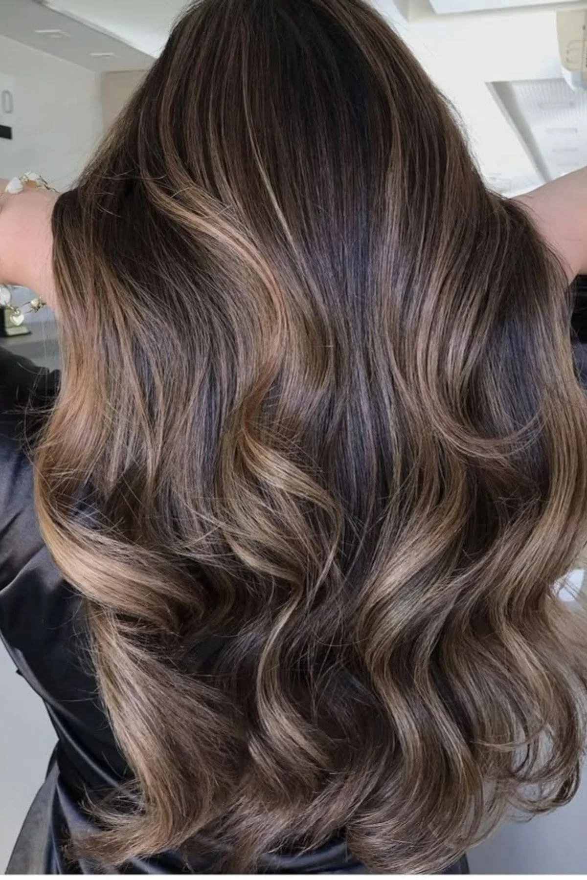 https://images.squarespace-cdn.com/content/v1/633c62a0f0e6e662d4794c5a/9e12a05f-f975-41a1-9139-009258a5659f/High-Contrast%2BBrunette%2BBalayage.jpg