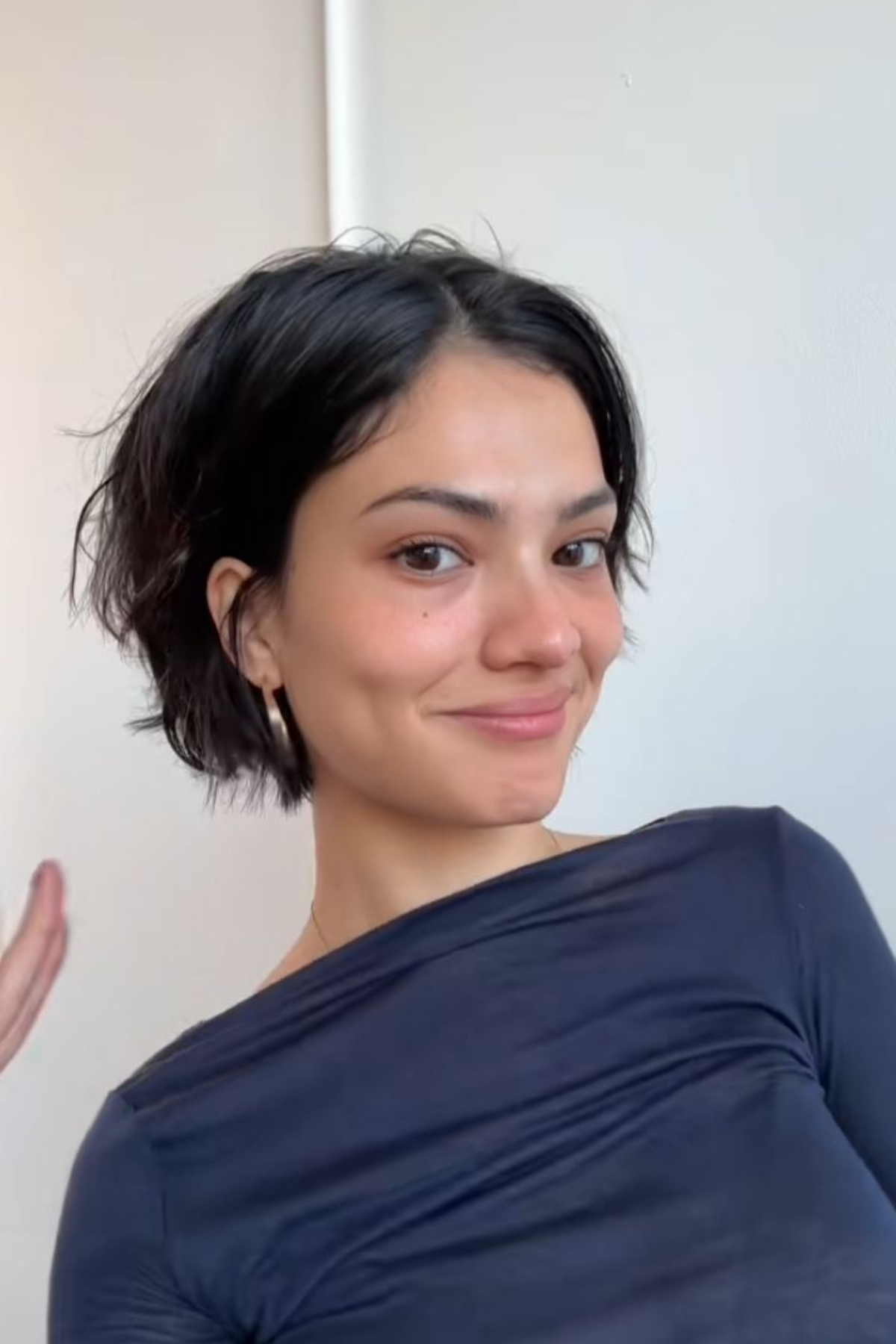 A girl wearing Textured Bob