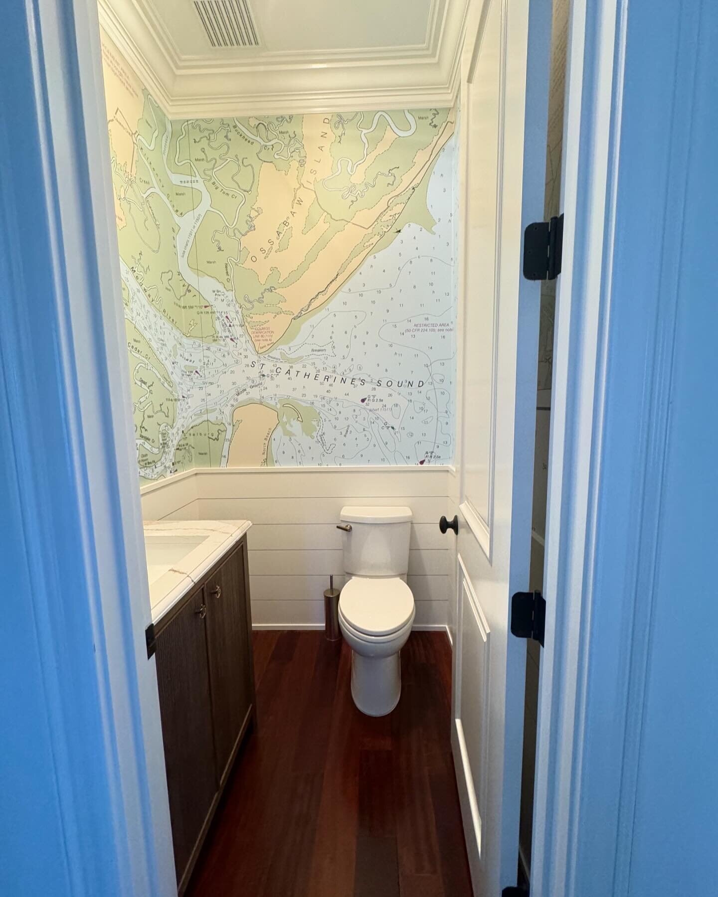 Set sail into style with our latest creation: custom nautical chart wallpaper of St Catherines Sound for a powder room! 🌊⚓ We&rsquo;ve wrapped all four walls in one seamless chart, topped with a custom inset over the ocean for that perfect coastal v