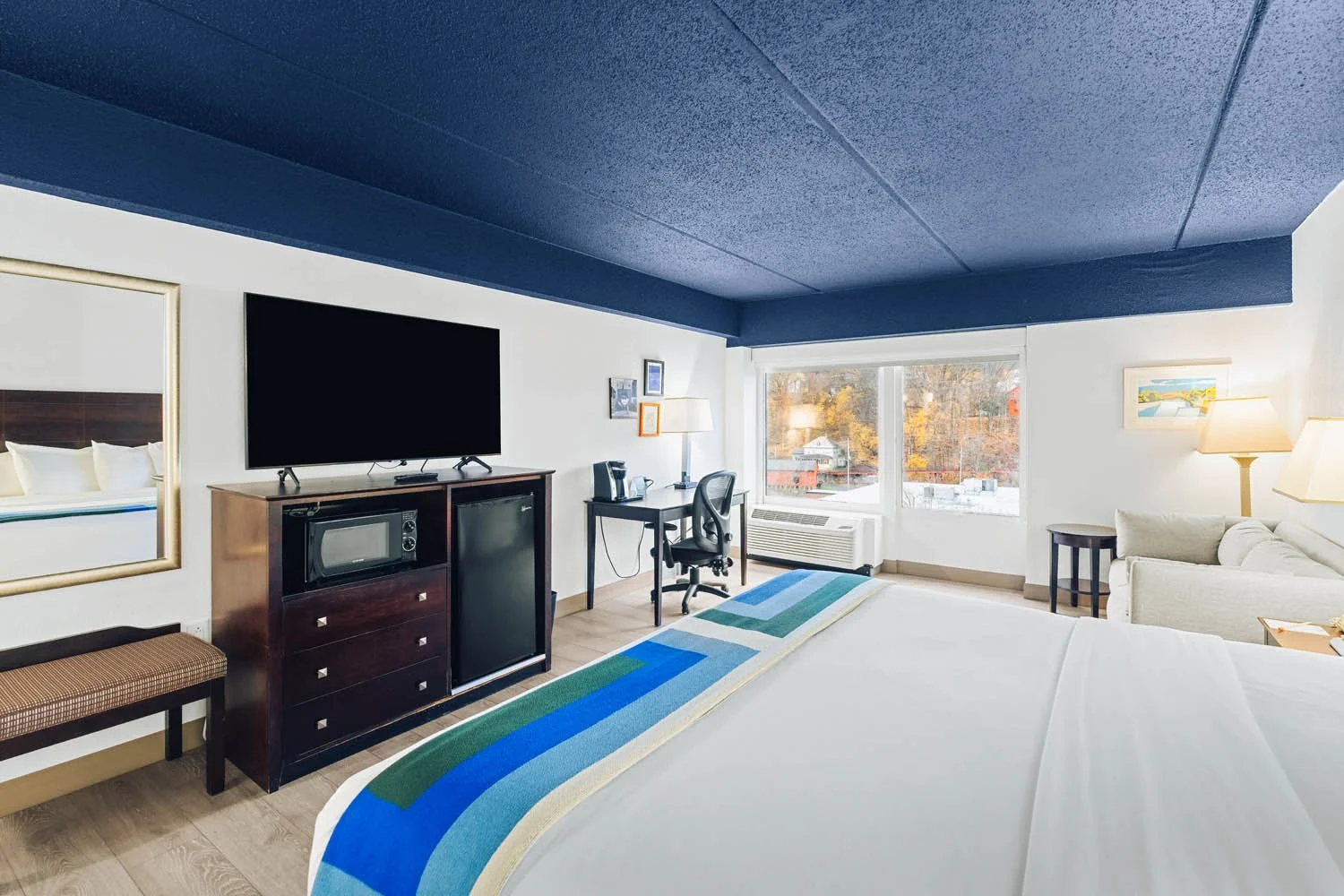Standard King - HotelDownstreet-1King-712_3.jpg