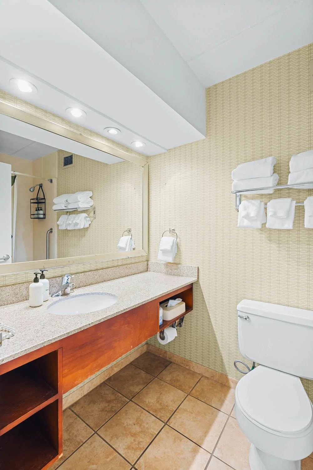 Double Queen - HotelDownstreet-2Queen-509_12.jpg