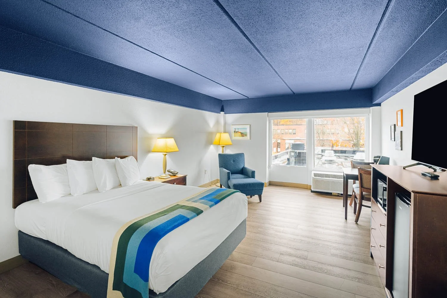 Standard Queen - HotelDownstreet-1Queen-218_6.jpg
