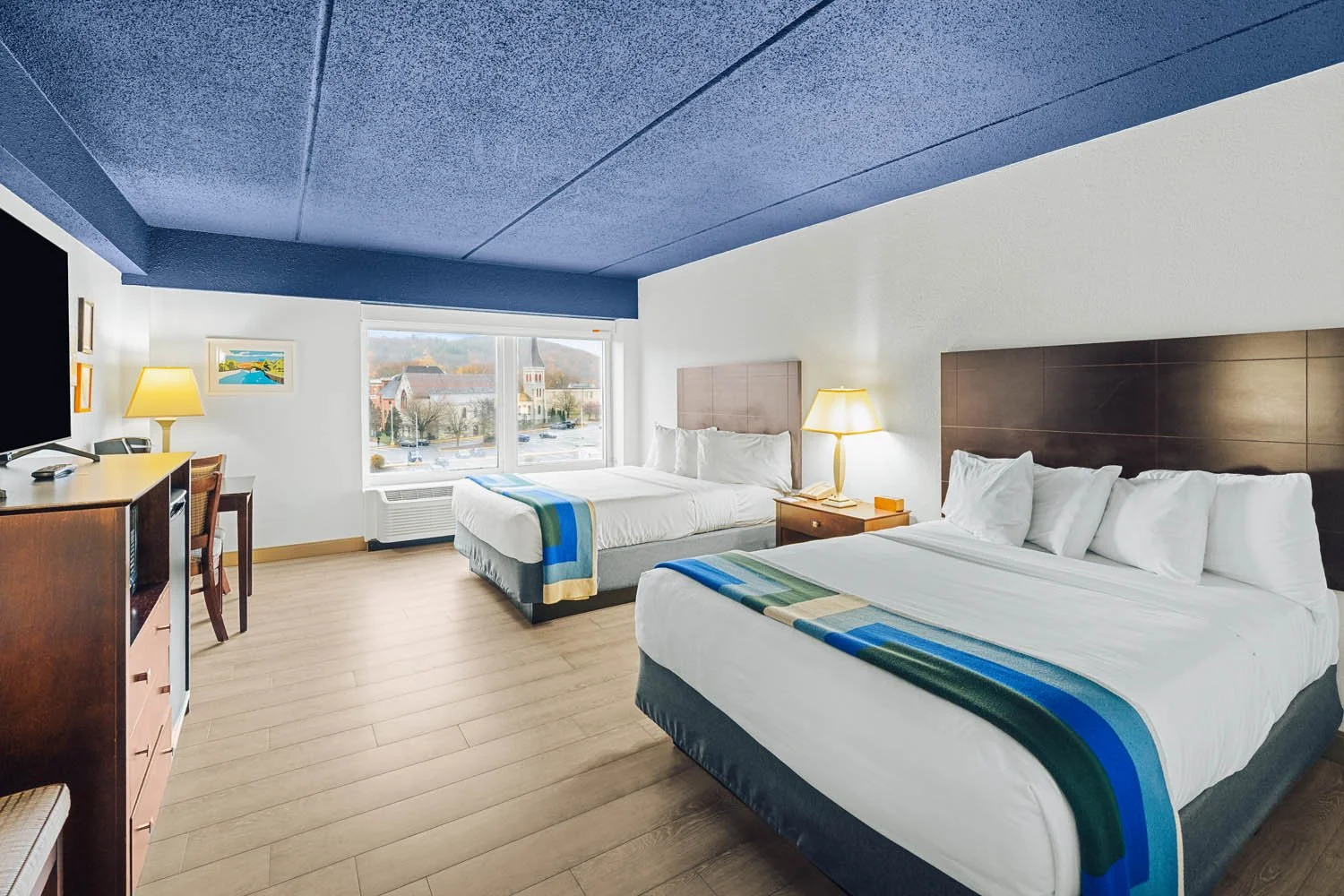 Double Queen - HotelDownstreet-2Queen-509_3.jpg