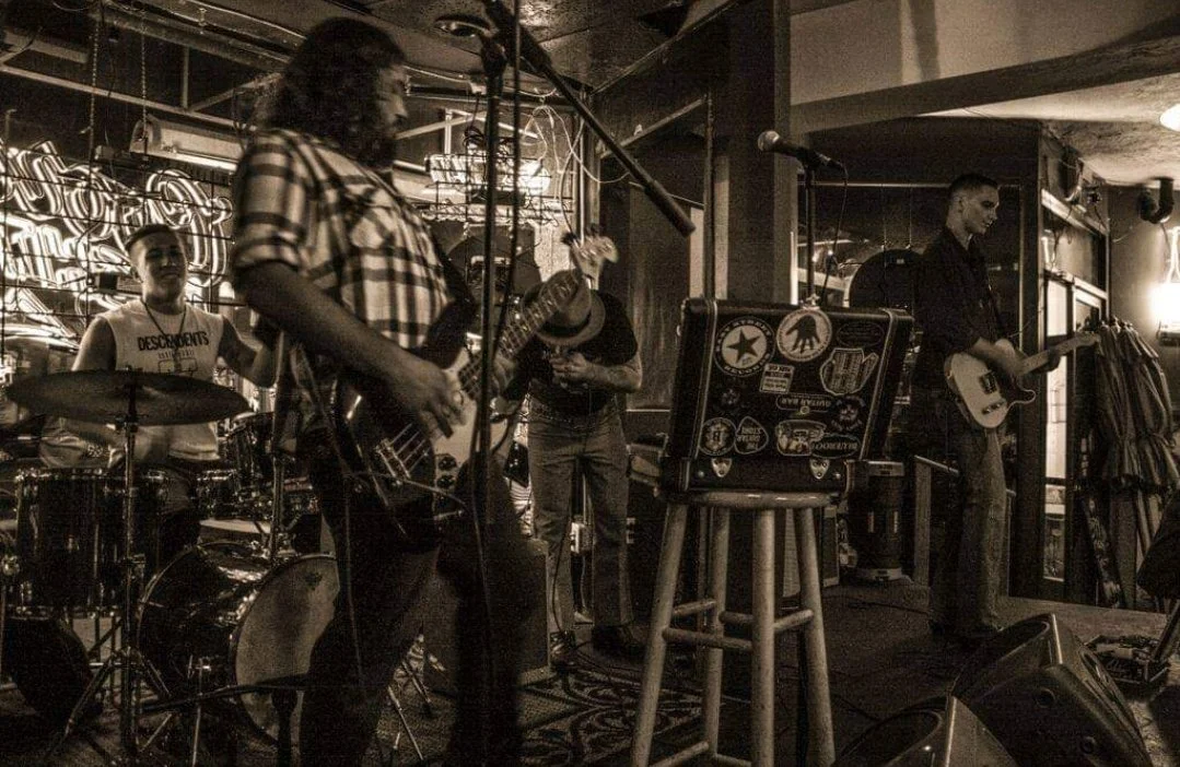 Live bands once a month on Saturdays