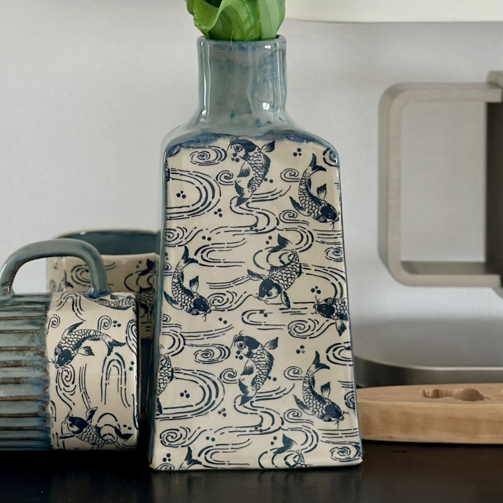 魚型陶磁器水指 金箔装飾 鯛 魚型陶磁器水指 金箔装飾 鯛