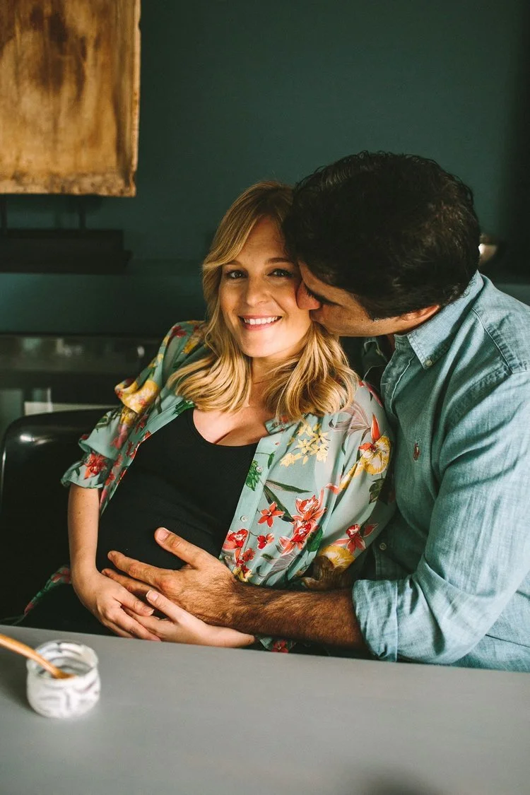 EMMA + GUSTAVO + LEICA: PREGNANCY PORTRAITS IN VALENCIA