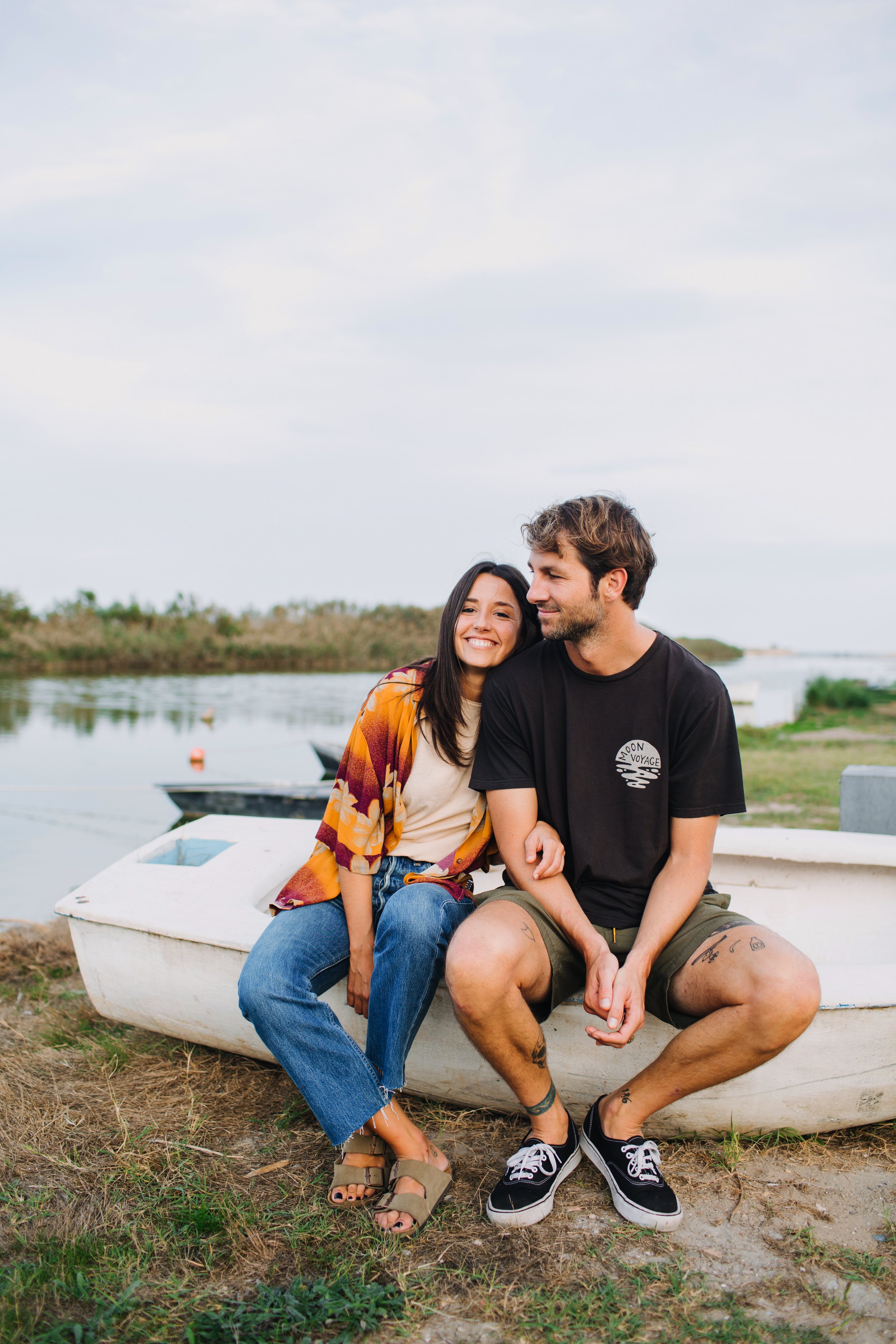 MARÍA + MANU: SURFER COUPLE PORTRAITS IN VALENCIA