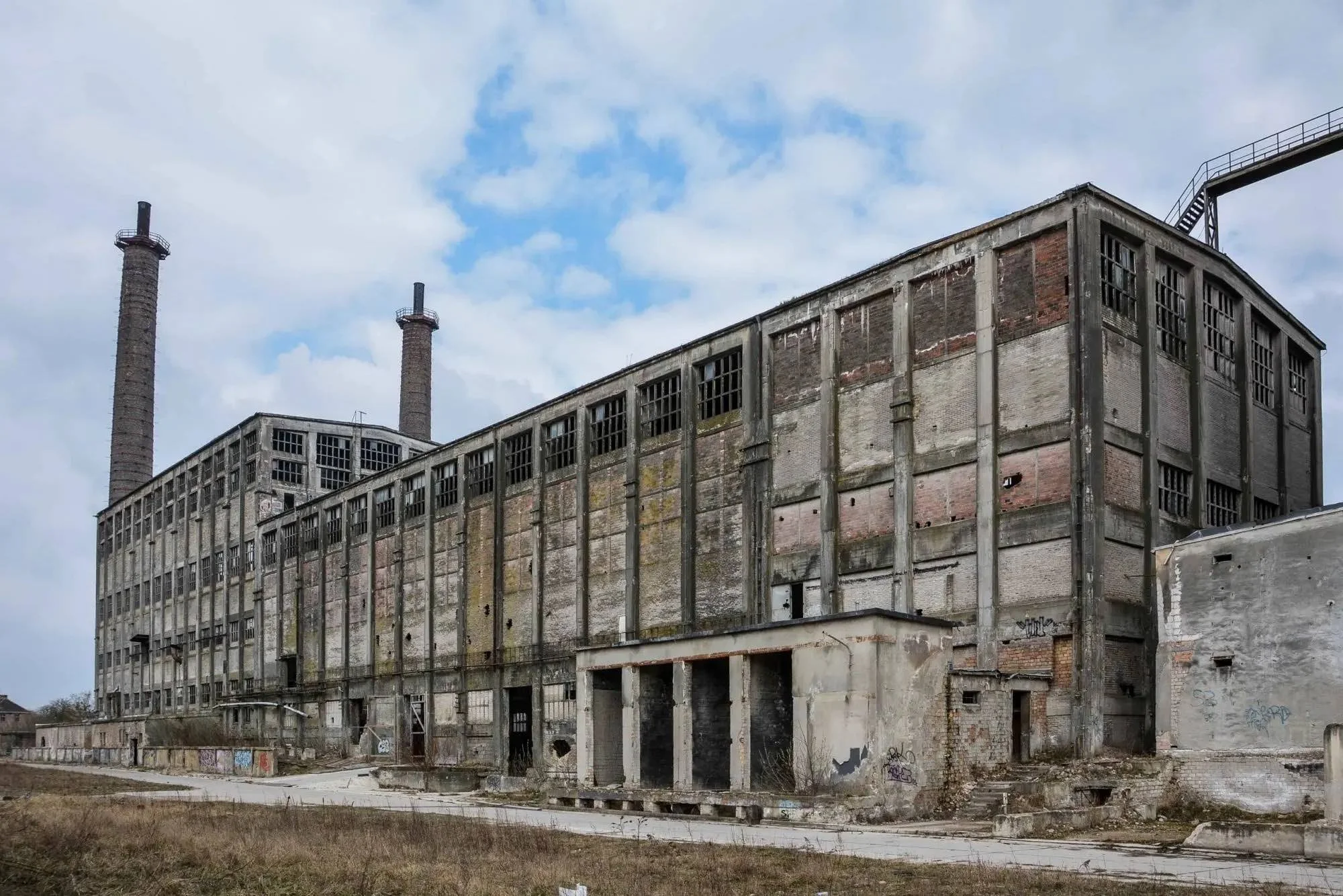 back-view-large-factory-hall Kopie s.jpg
