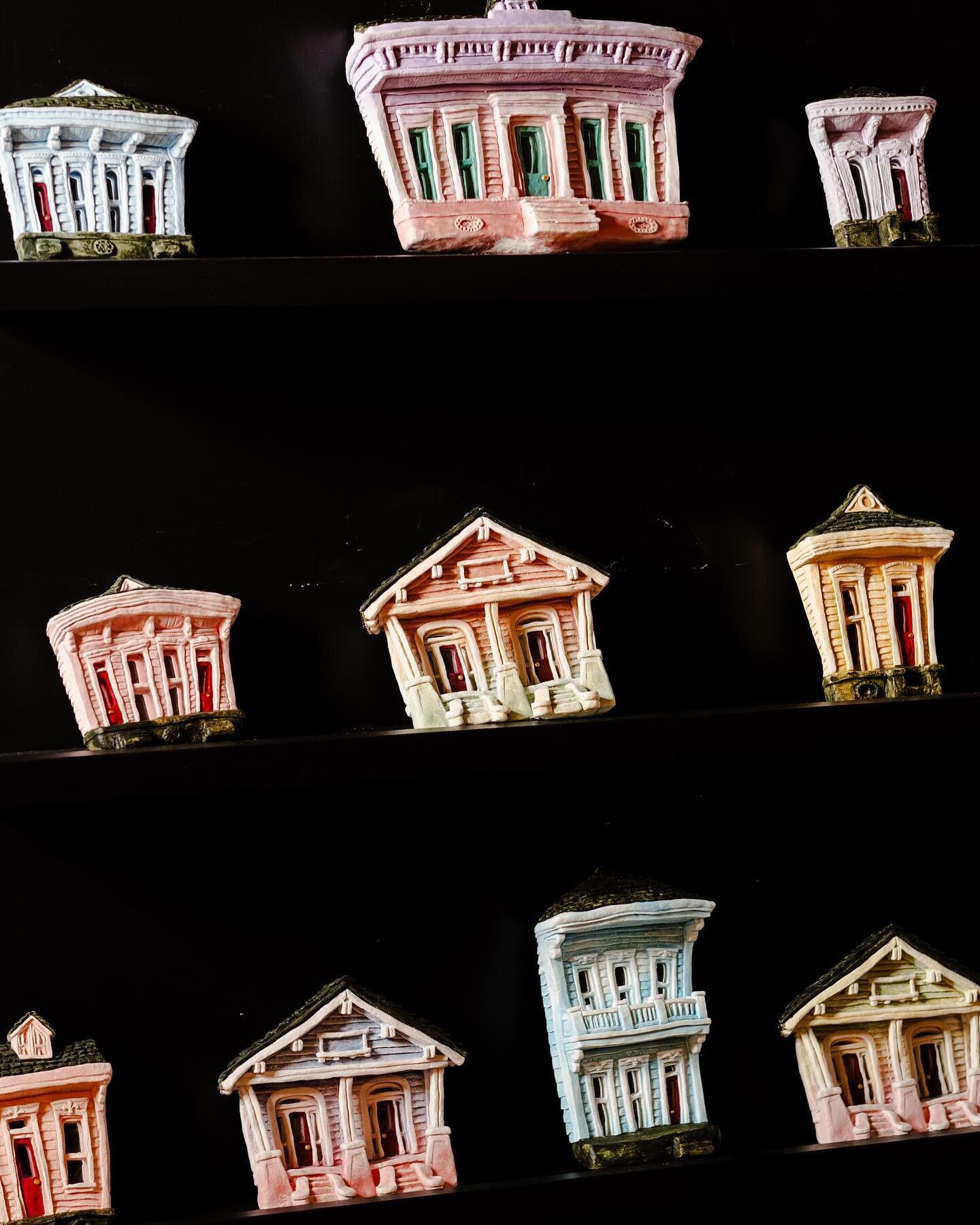As the weekend approaches, we hope to see you in the store to explore our newest wonders! The whimsical houses from @hausofplaster are just one of the fantastic new treasures that await you. ✨