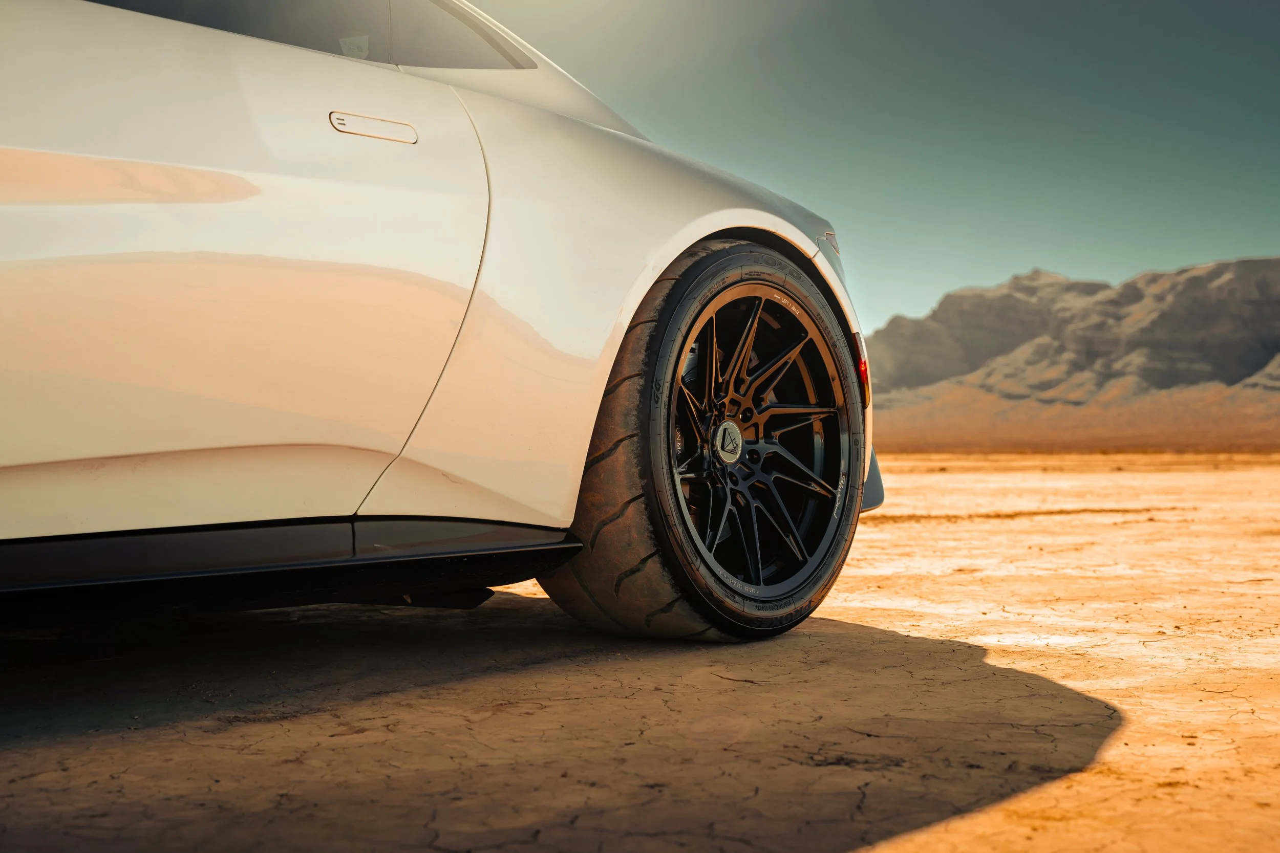 2020_Aston_Martin_Vantage_BDF20_Gloss_Black_3.jpg