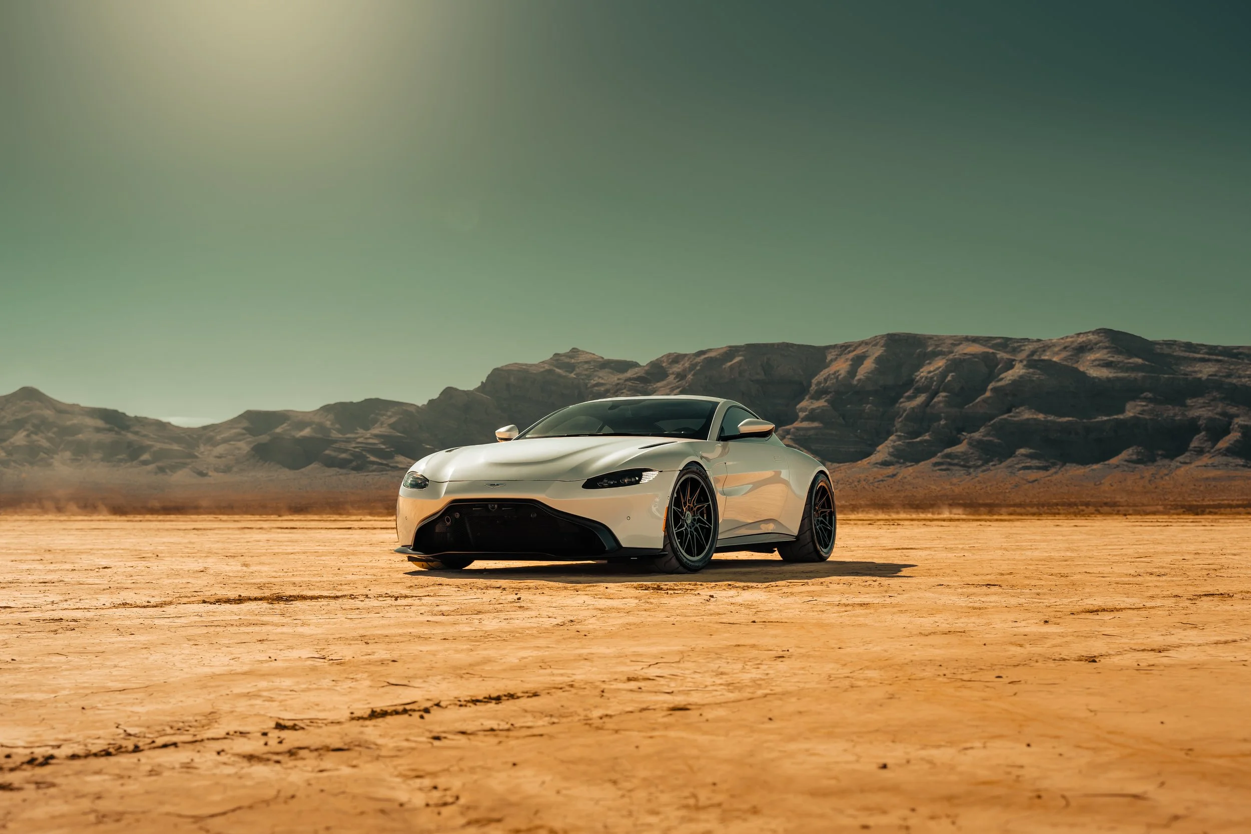 2020_Aston_Martin_Vantage_BDF20_Gloss_Black_5.jpg