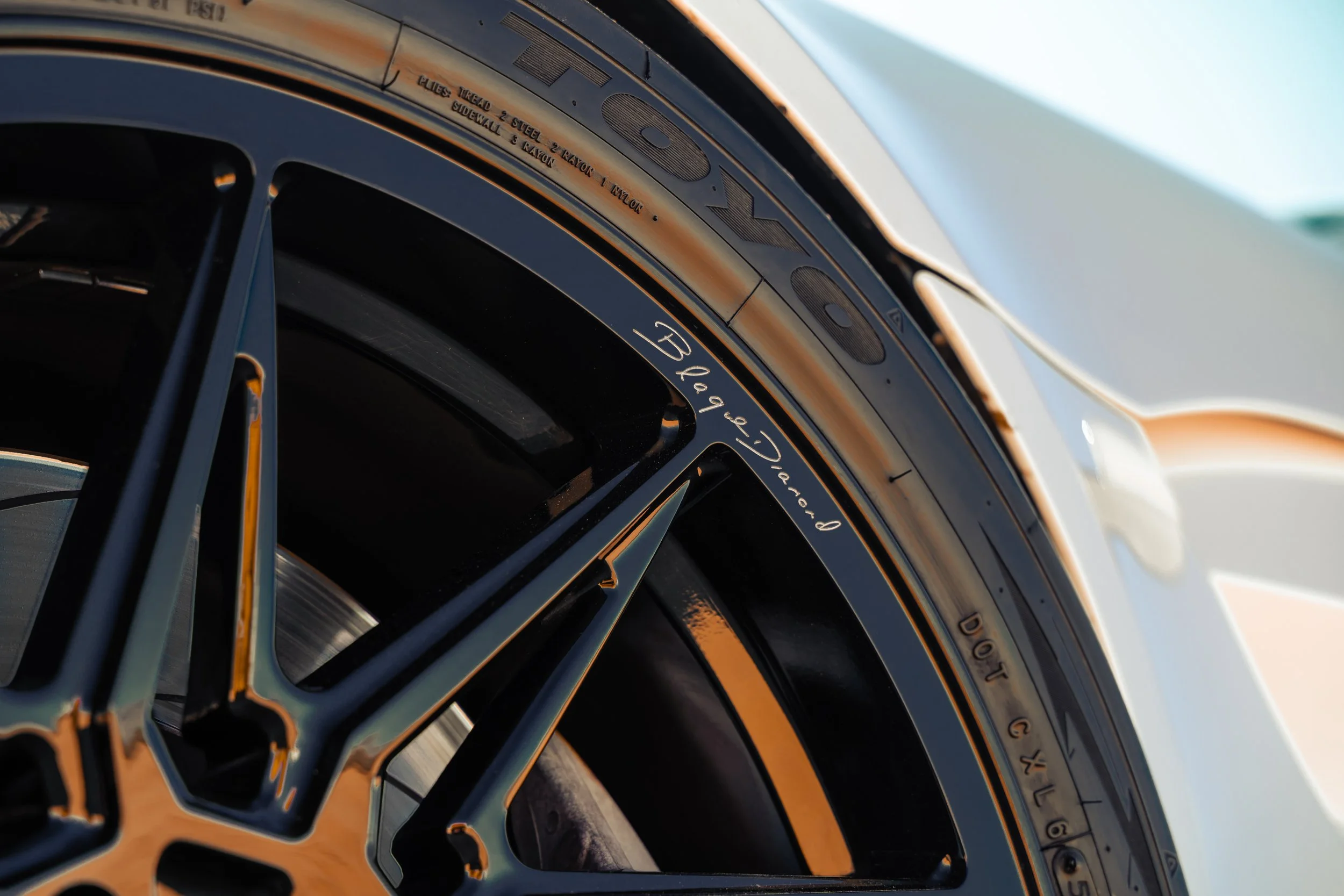 2020_Aston_Martin_Vantage_BDF20_Gloss_Black_4.jpg