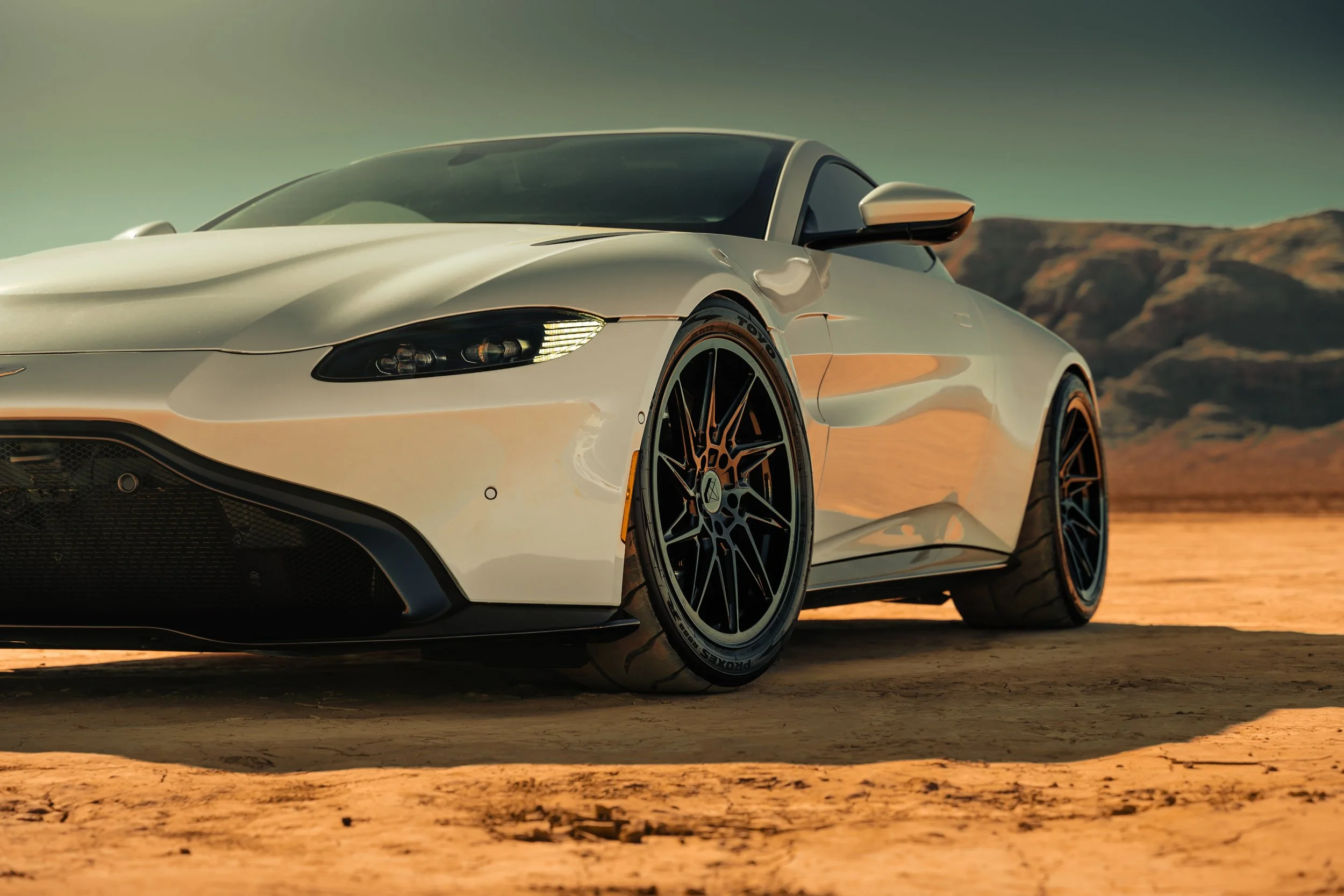 2020_Aston_Martin_Vantage_BDF20_Gloss_Black_1.jpg