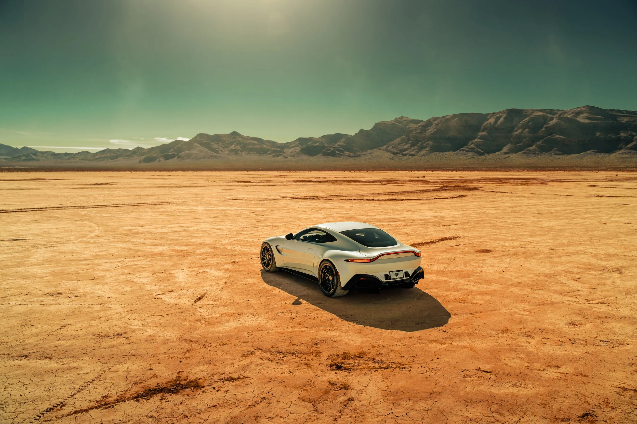 2020_Aston_Martin_Vantage_BDF20_Gloss_Black_13.jpg