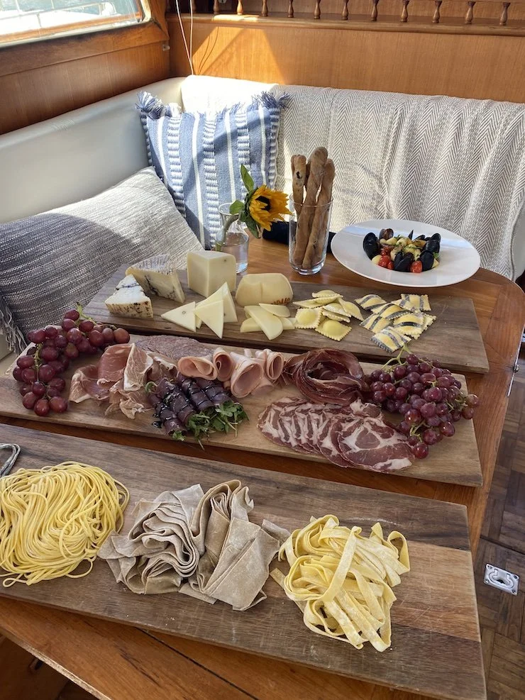 Passione Brands’ Maestro Pizzaiolo Fabrizio Cercatore teamed up with Host and Foodie Blanche Shaheen aboard Il Prosecco yacht to make his mouthwatering Gnocchi with Mussels, Cherry Tomatoes & Crushed Pistachios AND debuted his pistachio gelato! NBC B