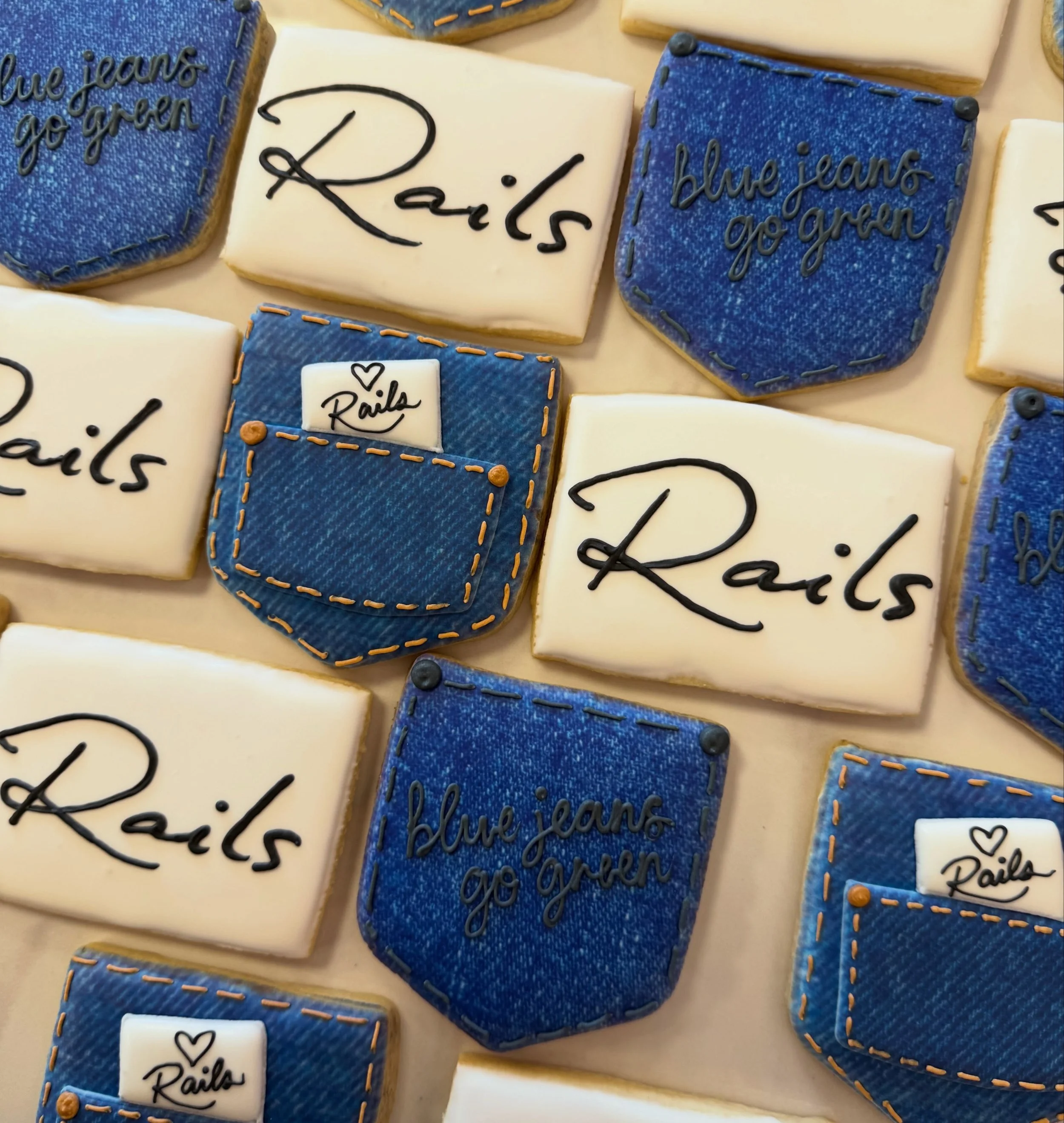 Love a good corporate order! We made cookies @rails for their #BlueJeansGoGreen event and we went ALL IN on the denim details.

Different washes, tiny stitched pockets, little Rails tags and their Blue Jeans Go Green messaging. The fact that they loo
