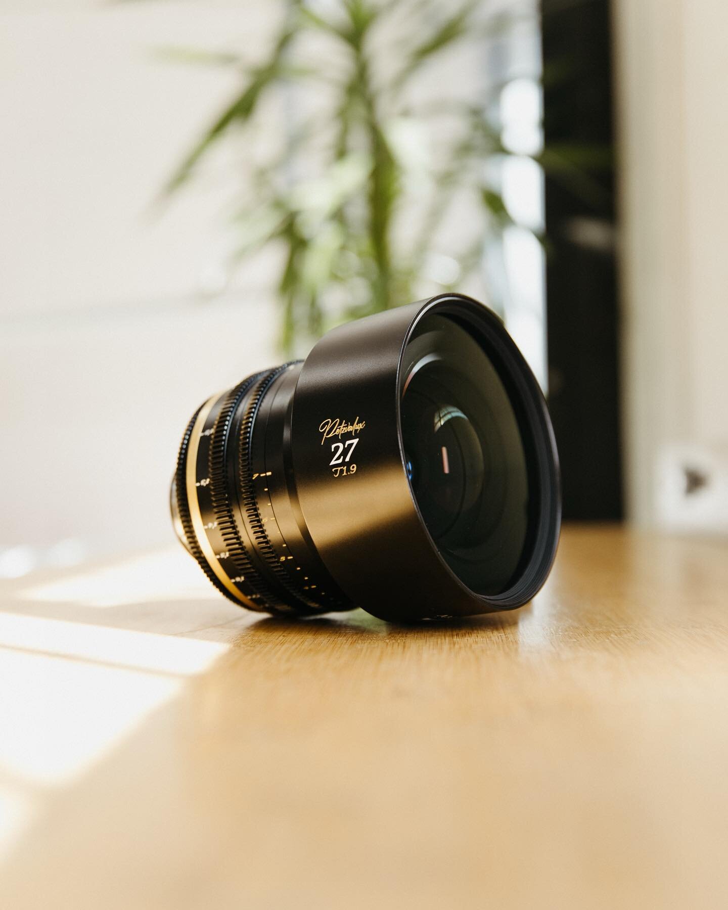 The 27mm Petzval Lens. Wow. 

Words escape us with this one.  It is breathtaking, and there is nothing quite like it. 

This and the rest of the set available at Rare Breeds now. 

@ancientoptics

&bull;
&bull;
&bull;
#leica #sony #canon #lenses #LAs