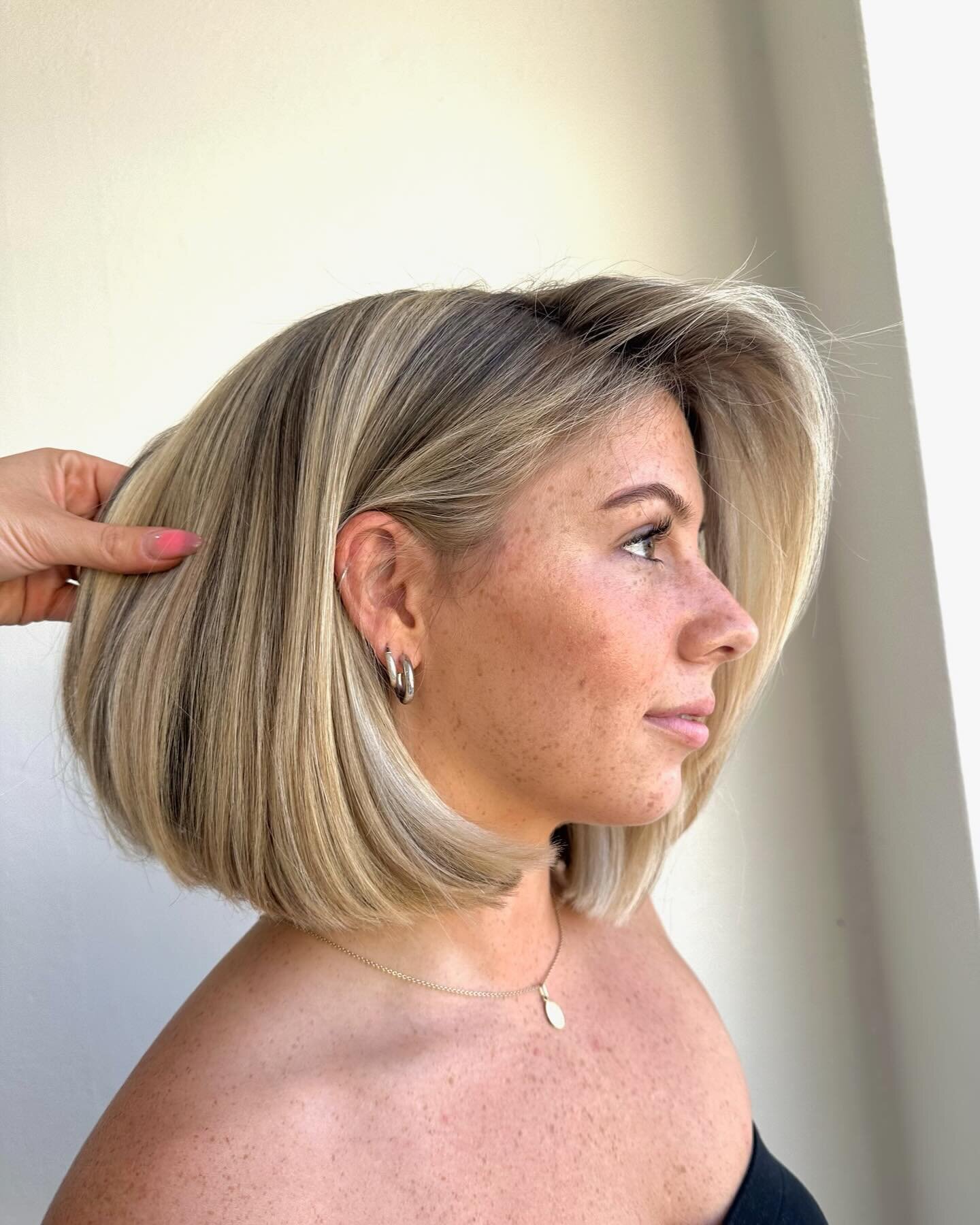 Did you know that we are a registered @sustainablesalonsanz? Meaning when you come in for a big transformation (like this one), your hair is donated and able to be made into wigs for those in need!

This is just one of 100s different ways that a sust
