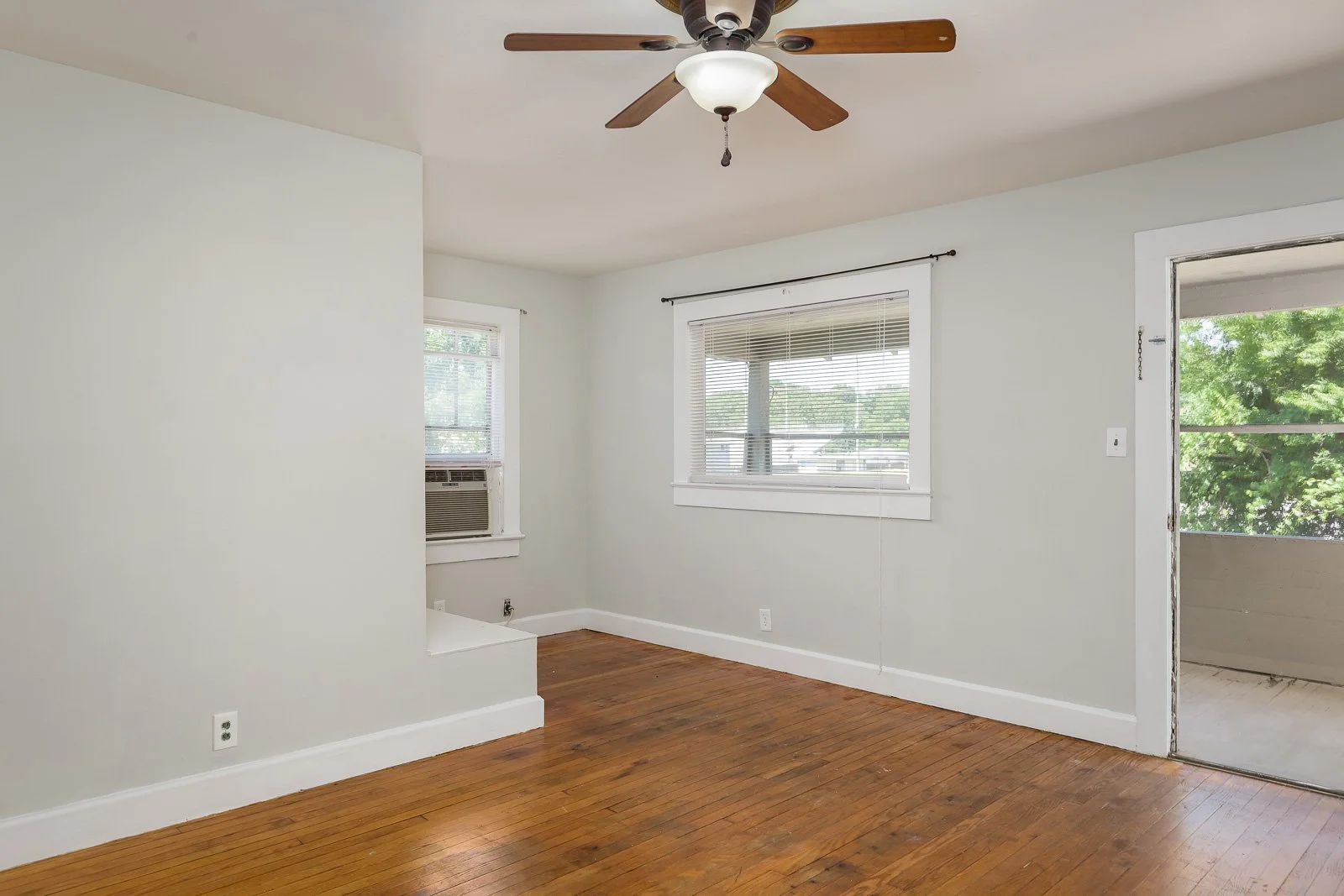 525 N Chestnut Street (8 of 16).jpg