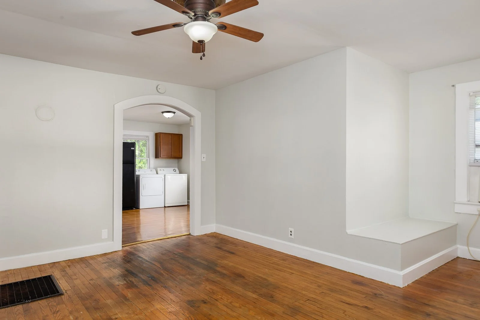 525 N Chestnut Street (9 of 16).jpg