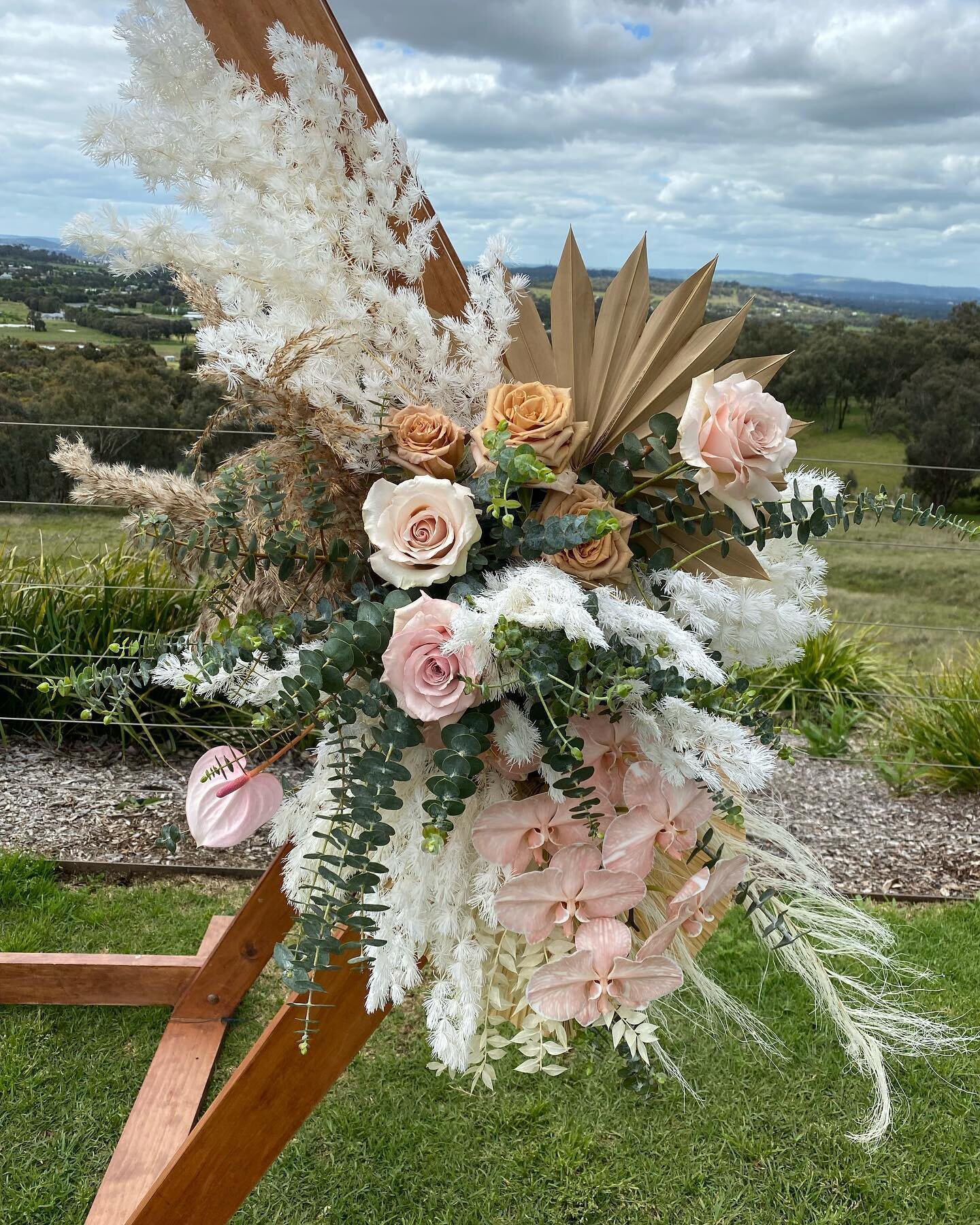 Elsablooms always does an amazing creation. &lsquo;Food I Am&rsquo; was the stunning venue for Shana &amp; Nicole&rsquo;s wedding over the weekend. Loved it all 💖💐🥂#janetschirmermarriagecelebrant#celebrant#waggaweddings #foodiam #ido #love #riveri