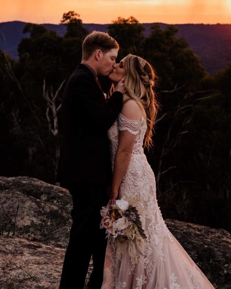 No words needed 💖💐🥂beautiful Adam &amp; Erica. 💕#janetschirmermarriagecelebrant #janetcelebrant #waggacelebrant #ido #love #victorianwedding #celebrant #kelseyphotography #riverinacelebrant #riverinacelebrantservices