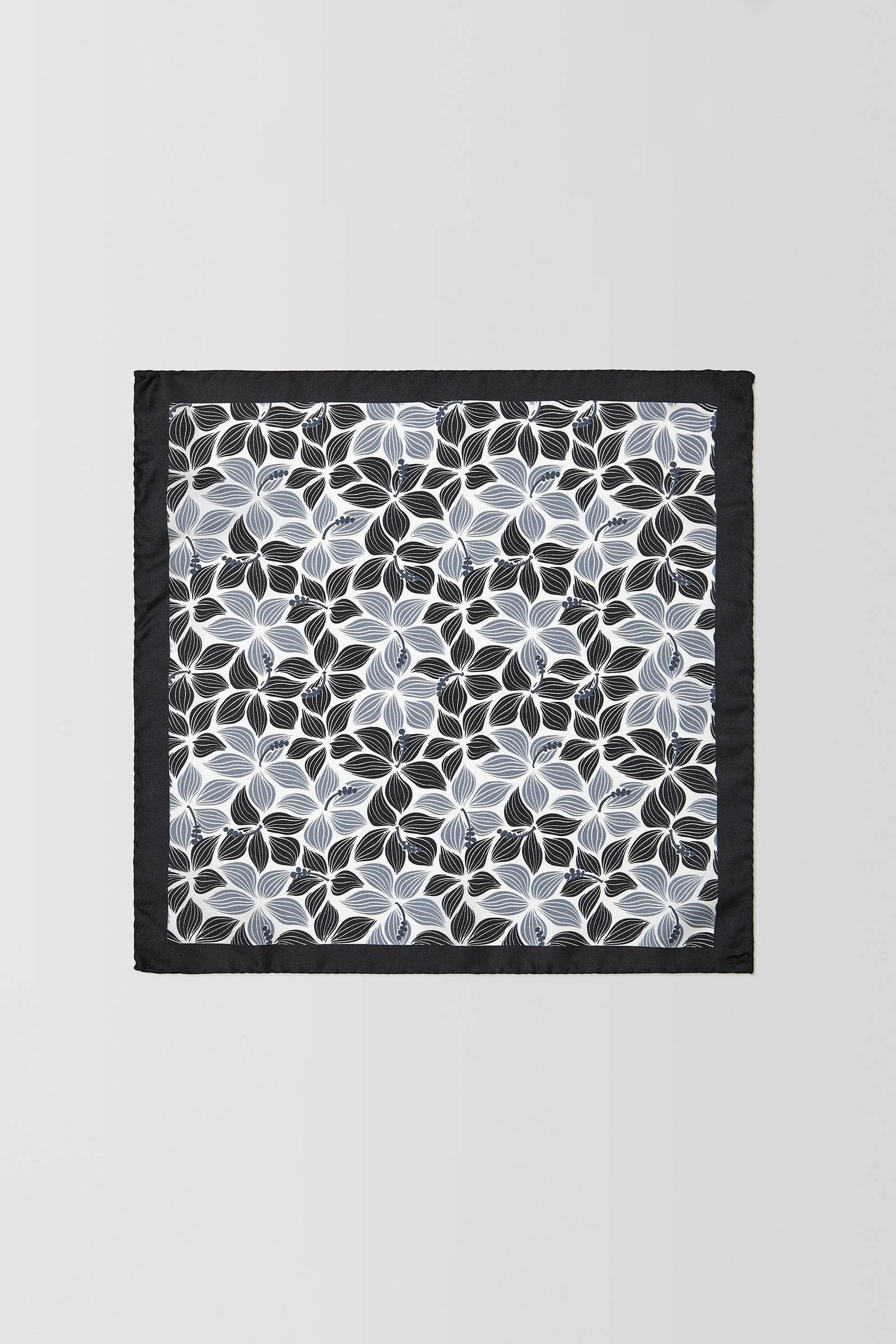    Shop - Hibiscus Pocket Square    
PCAW100019 Black