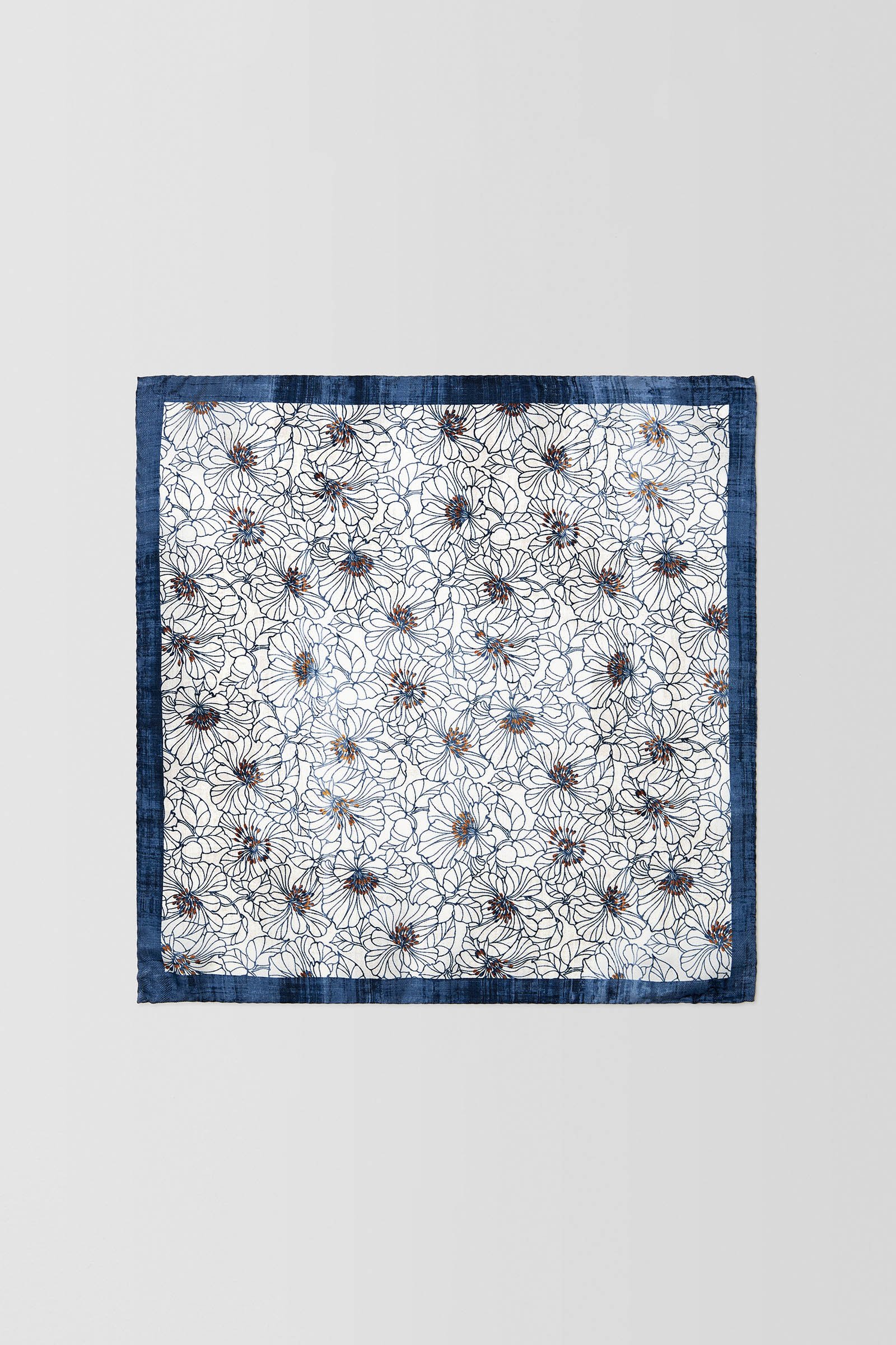   Shop - Anemone Pocket Square    
PCAW100022 Navy