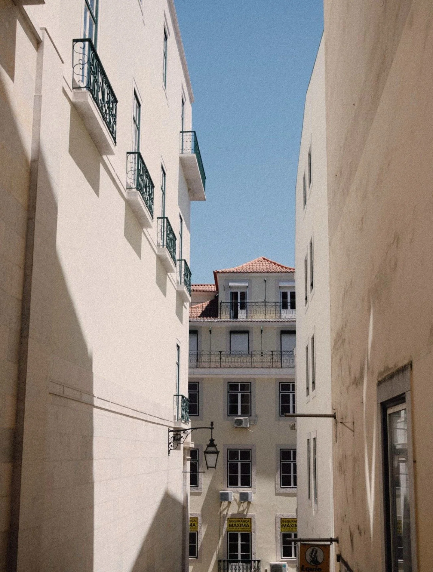 Somewhere in Lisbon 

#35mmfilm #filmphotography