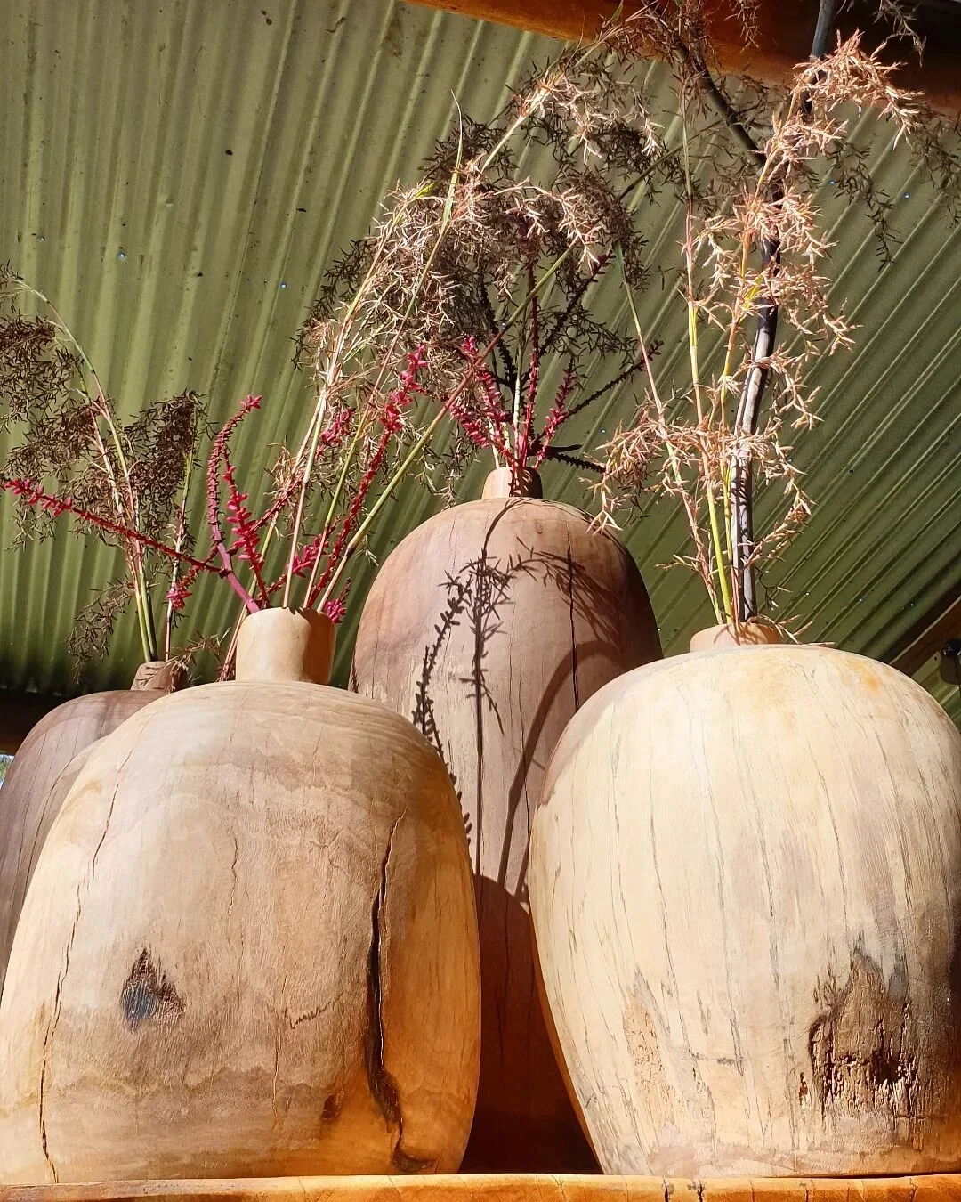 Blast from the past!
Two years ago I stashed a pallet load of vessel sized logs in my shed. Wonder how they are seasoning 🤔 
.
.
.
#timbervessel #timbervase #woodvase #earthtones #hardwood #calminteriors #lazylogz