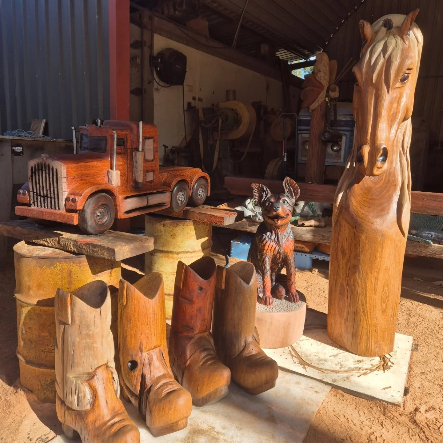 I am very sad to announce that, unfortunately, you won't be hearing my chainsaws buzzing at the Kenilworth Show and Rodeo this year. I had a cracker of a sculpture planned, which inevitably I will persist with at home when the time allows. Maybe I wi