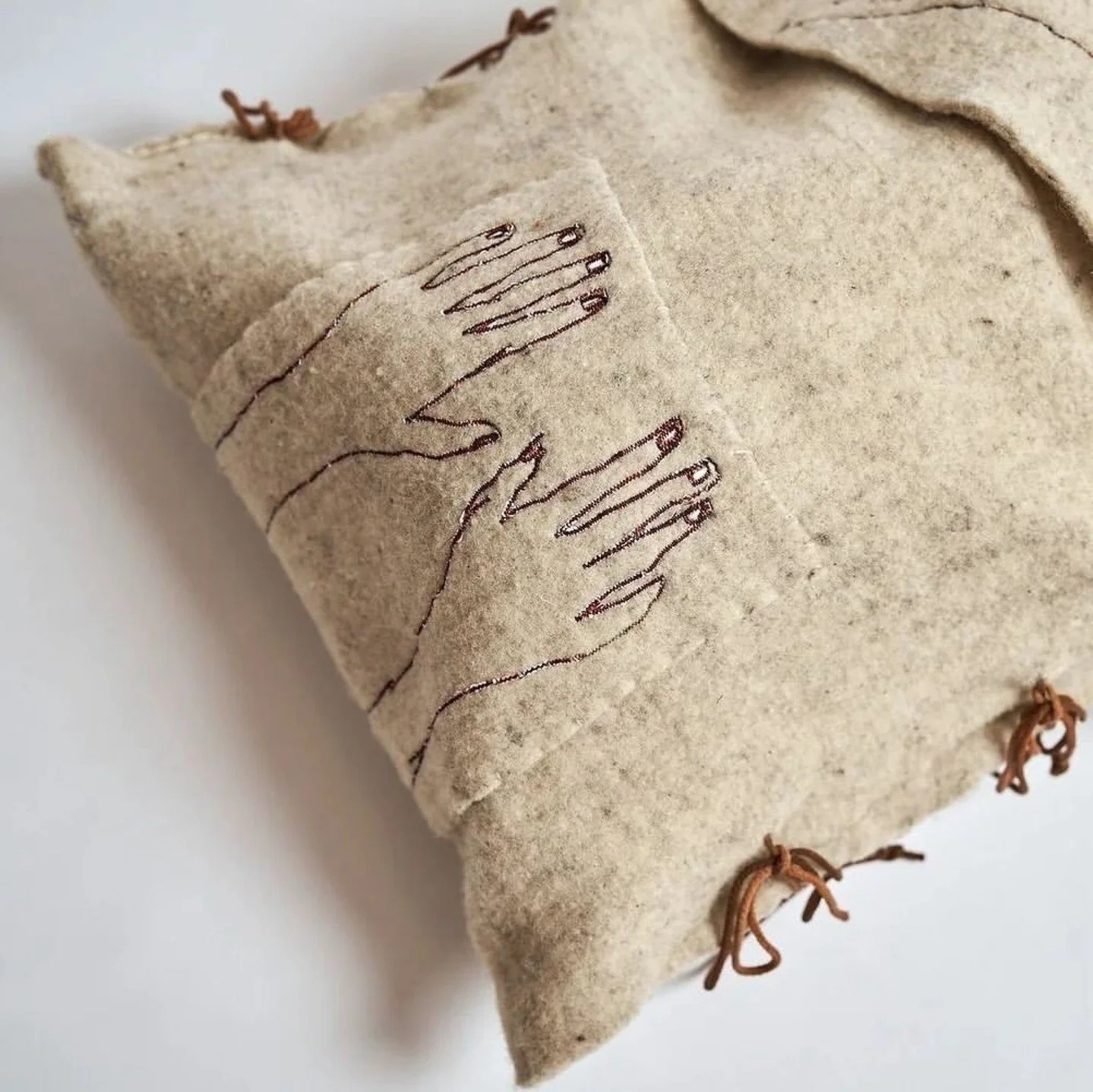 In the Netherlands and Belgium, families can choose how to lay someone to rest. Coffins are common, but there&rsquo;s another, older tradition that feels incredibly intimate: the shroud.⁠
⁠
A shroud is a last embrace. The body is gently wrapped in so