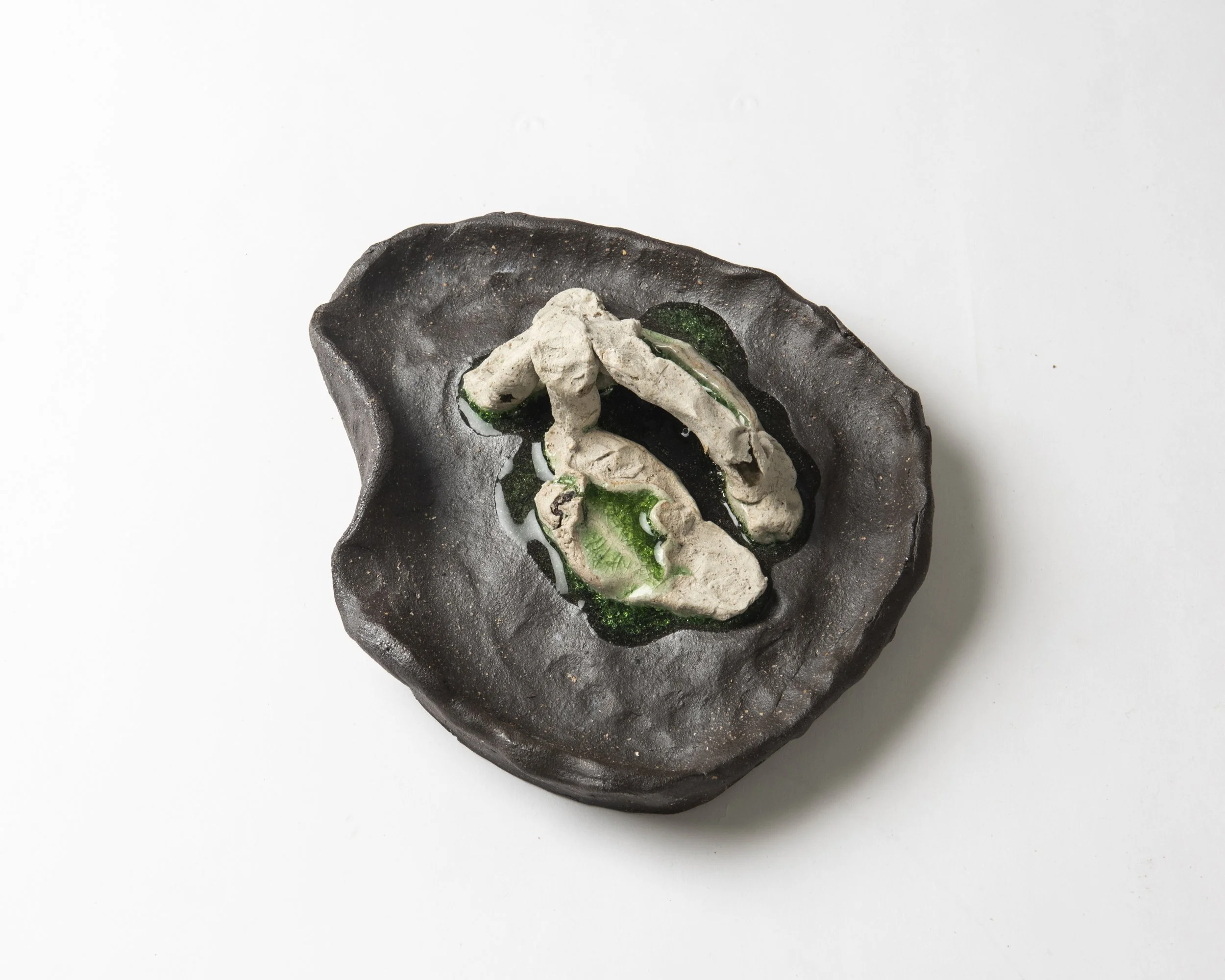 Portal meltings IV, 2025, stoneware ceramic: ball clay, silica, ash, glass, dark grogged comercial ceramic, 19 x 17 x 6cm. 