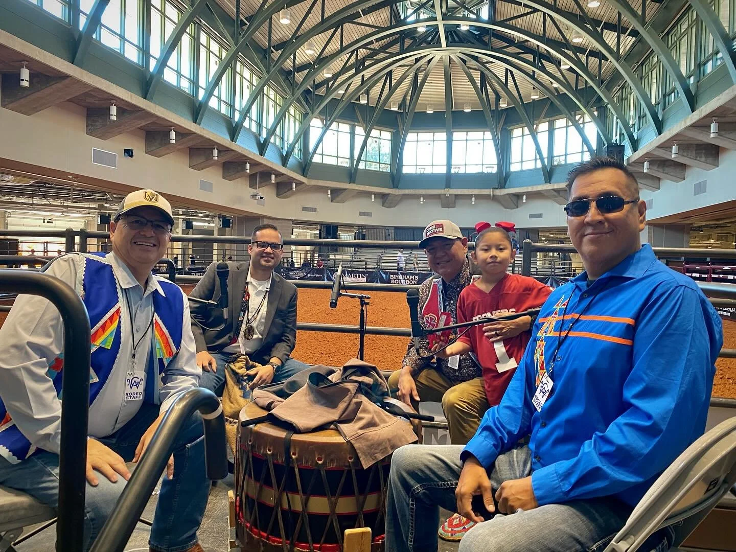 The Indigenous Nations Drum Group were seated front &amp; center at the Great Western Festival &mdash; how cool is that?! Seeing all of the action up close!! 🐂✨

@greatwesternfest @ryanbinghamofficial @binghamsbourbon @dickiesarena 

#INDG #HTSP #Th