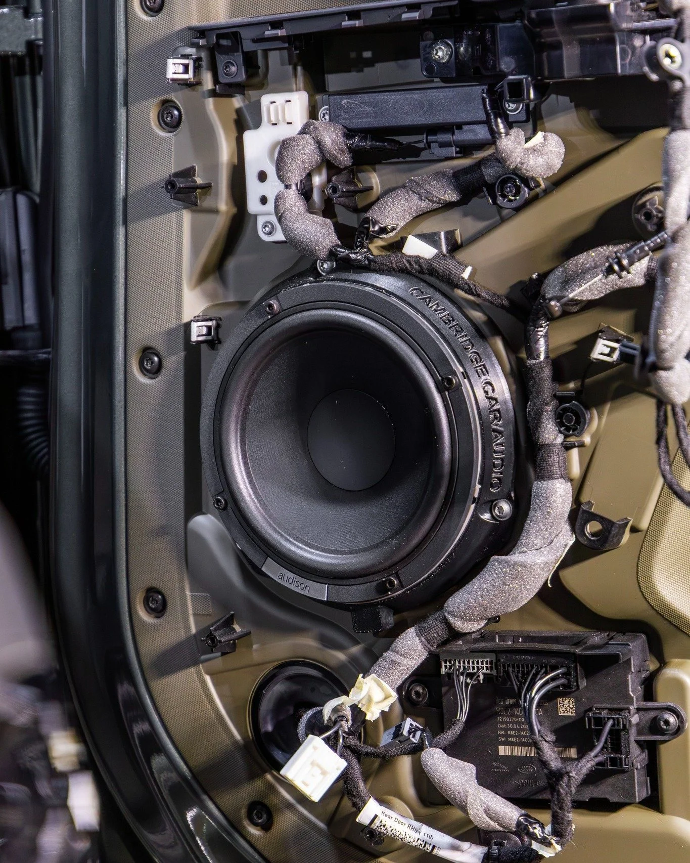 🔊 Defender Octa sound system upgrade – Stage 5: Rear door midbass 🔊
We’ve continued this premium audio build with a pair of Audison Voce 6.5” midbass drivers in the rear doors.
These beautifully engineered speakers deliver incre