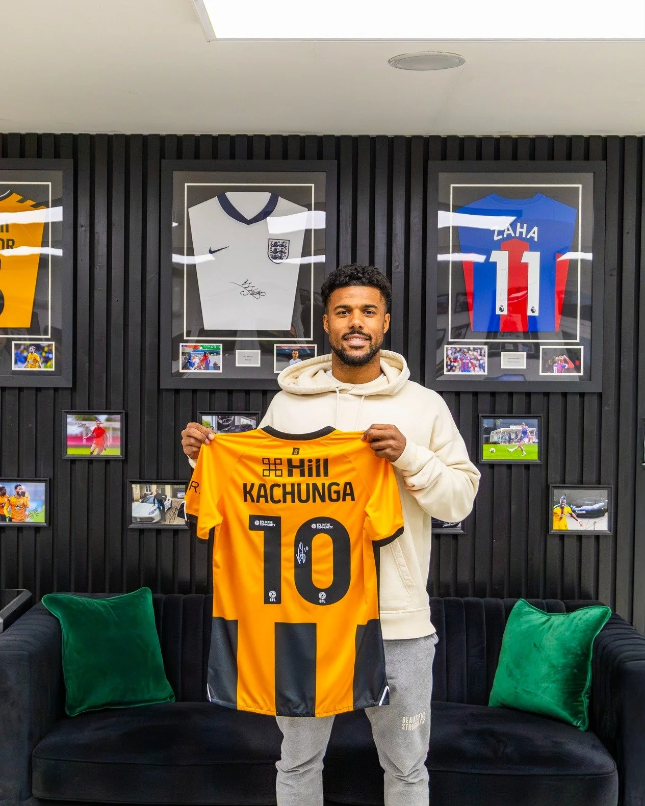 Footballer Elias Kachunga dropped by today! ⚽️🔥
He brought in his Mercedes GLE for some exciting upgrades 👀💪
While he was here, we also grabbed a few signed shirts and a match ball for the showroom 🙌⚽️
Top guy — and we can’t wait to