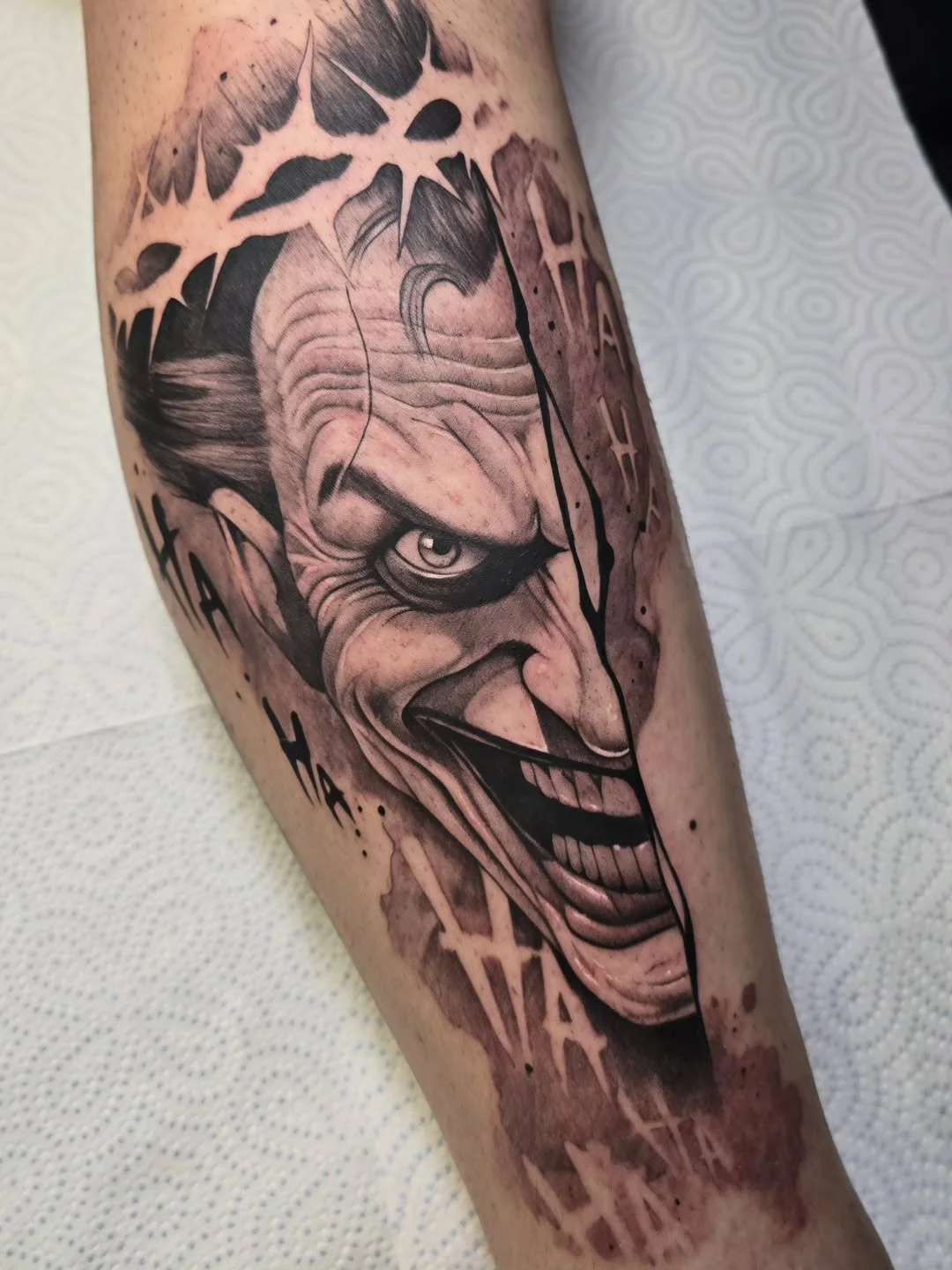 ⚡️PROJET JOKER⚡️

Merci Nicopour ta confiance dans la r&eacute;alisation de ve projet Joker.
J'aimerai r&eacute;aliser beaucoup d'autres tattoos dans ce style l&agrave;. N'h&eacute;sitez pas &agrave; me contacter si vous souhaitez vous faire tatouer 