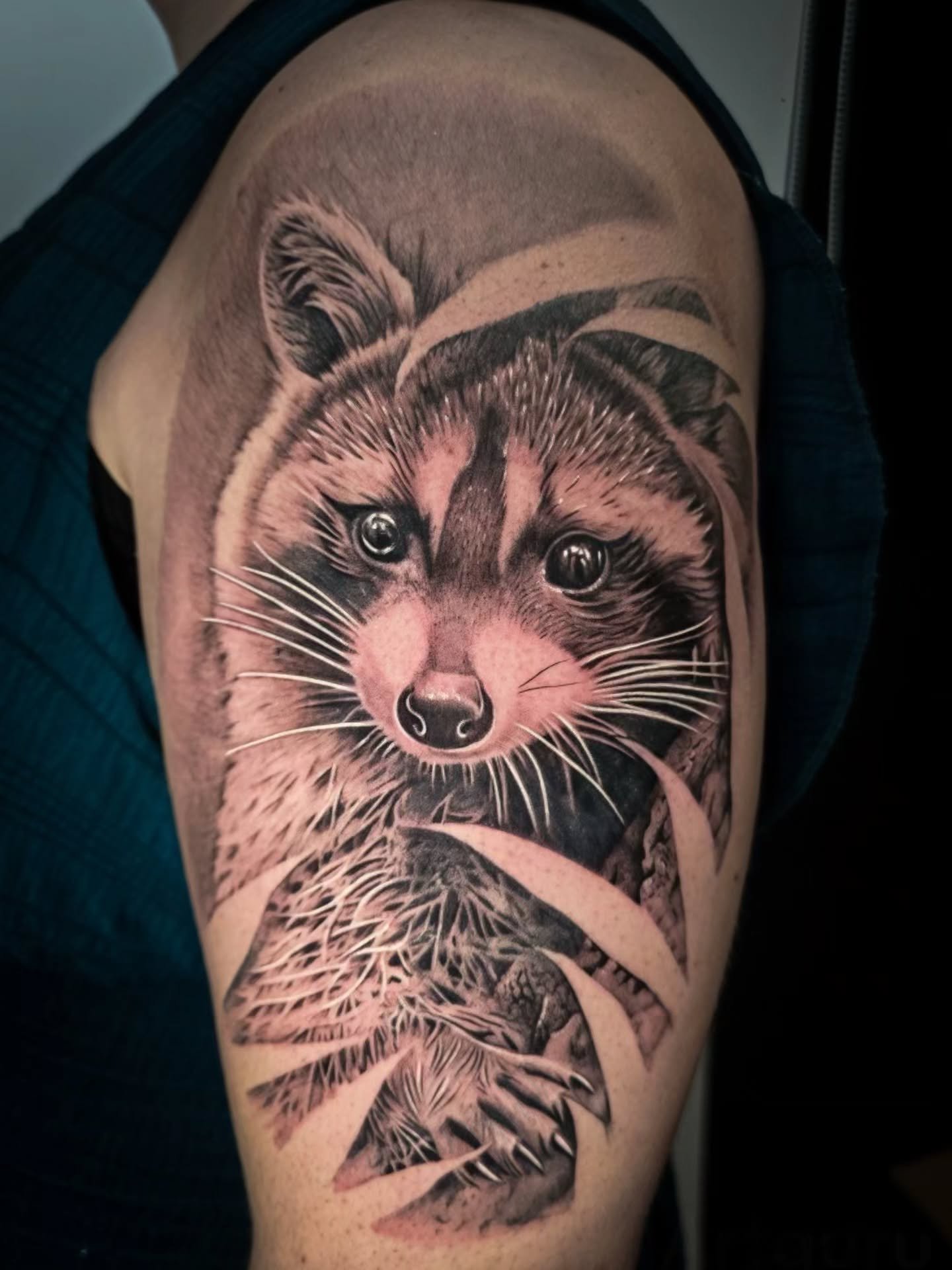 ⚡️PROJET RATON LAVEUR ⚡️

Merci Myl&egrave;ne de m'avoir fait confiance pour la r&eacute;alisation de ton projet tatouage.

N'h&eacute;sitez pas &agrave; me contacter par mail pour discuter de vos projets tatouages &agrave; arnaud.gomet@gmail.com 

?