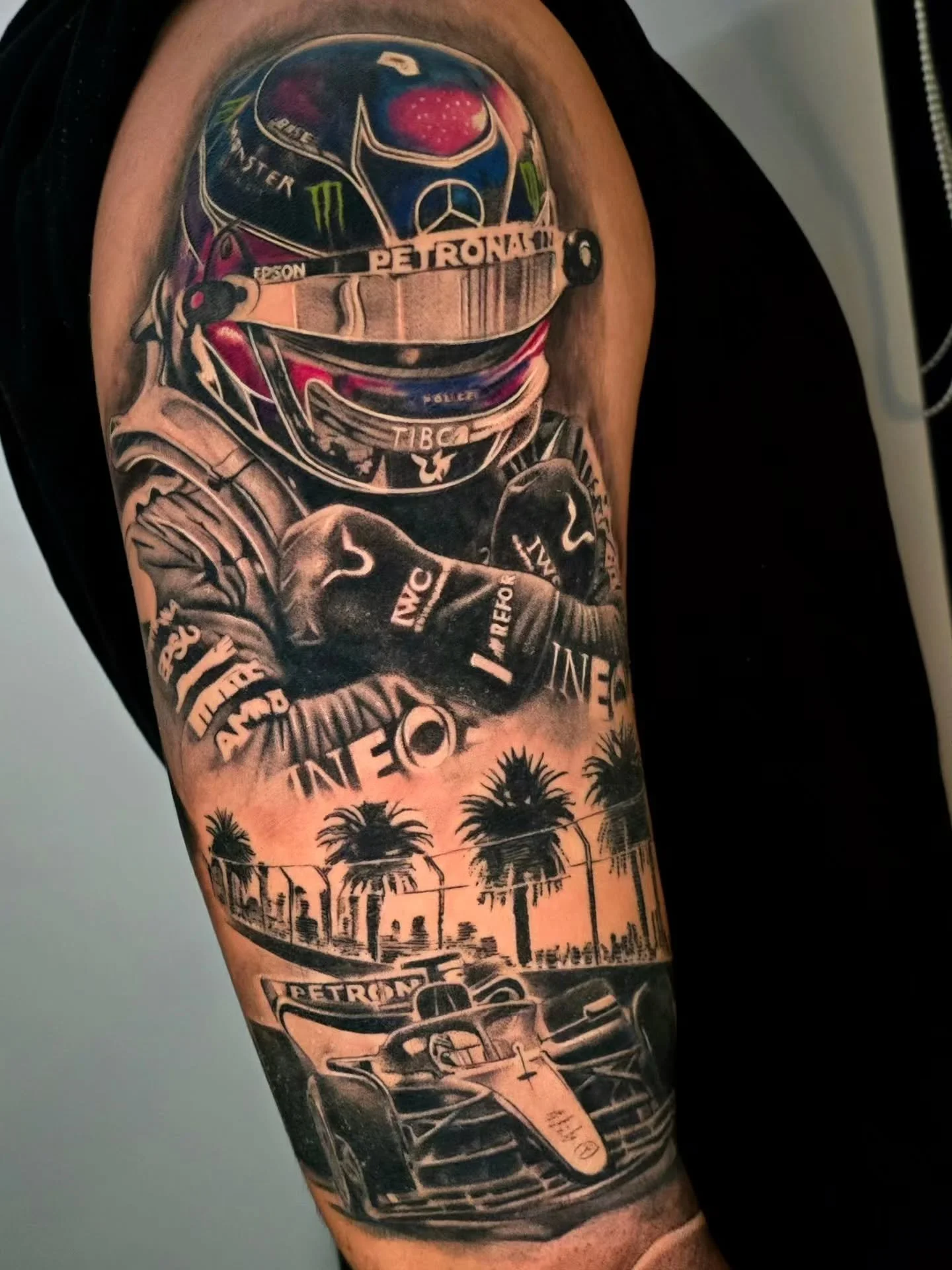 ⚡️PROJET LEWIS HAMILTON⚡️

Merci Julien pour m'avoir confi&eacute; ton projet tatouage sur Lewis Hamilton.
N'h&eacute;sitez pas &agrave; me contacter par mail pour discuter de vos projets &agrave; arnaud.gomet@gmail.com 

🏠 @le.spot.tattoo.nantes

-