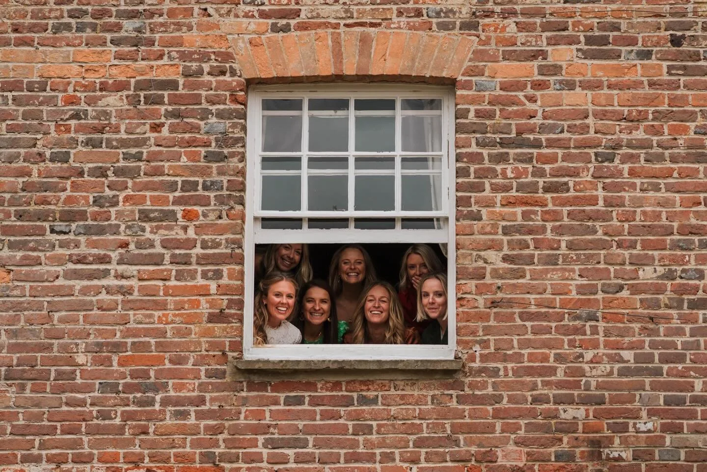 Did everyone else feel utterly glorious yesterday or was it just me?! ☀️ Turns out my life wasn&rsquo;t a complete mess&hellip; I just needed a bit of blue sky and main character energy 💙✨
 
Now, I&rsquo;m not a wedding photographer&hellip; but once