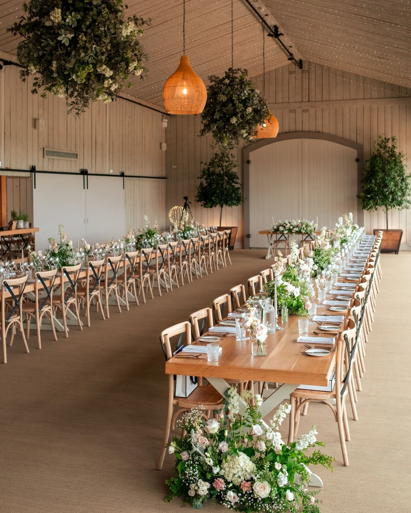 The gorgeous setup and details from @primrosehillfarm this summer...
.
.
.

#ukweddingphotographer #weddingphotographer #sussexweddingphotographer #oxfordshireweddingphotographer #countrysidewedding #realwedding #weddingdetails #weddingdetailsphotogr
