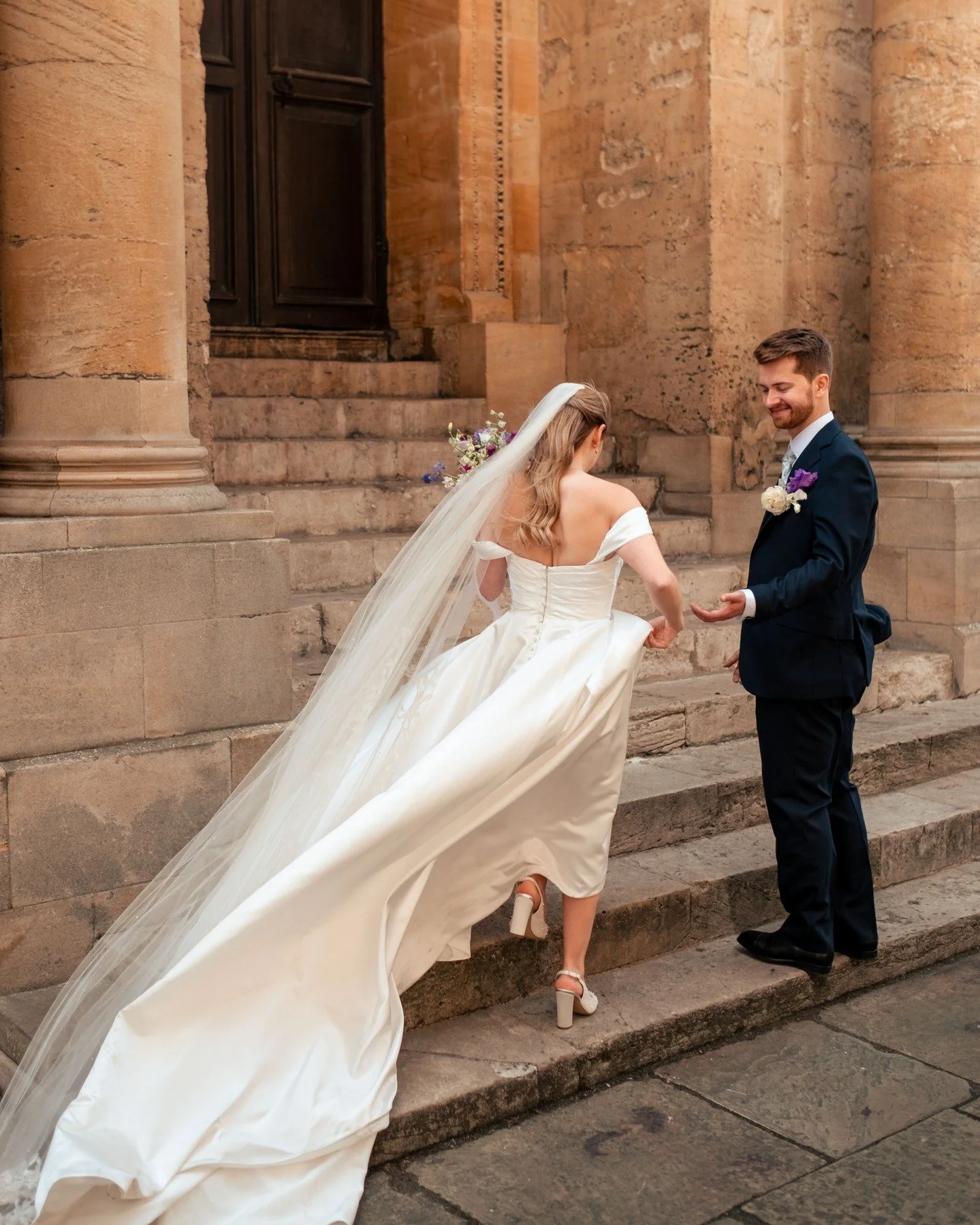 E&amp;M&rsquo;s big day in Oxford!
I&rsquo;ve been lucky enough to shoot at @bodleianlibraryweddings, especially the Divinity School, three years running now. It&rsquo;s such an incredible space. I&rsquo;ll never get tired of photographing weddings i