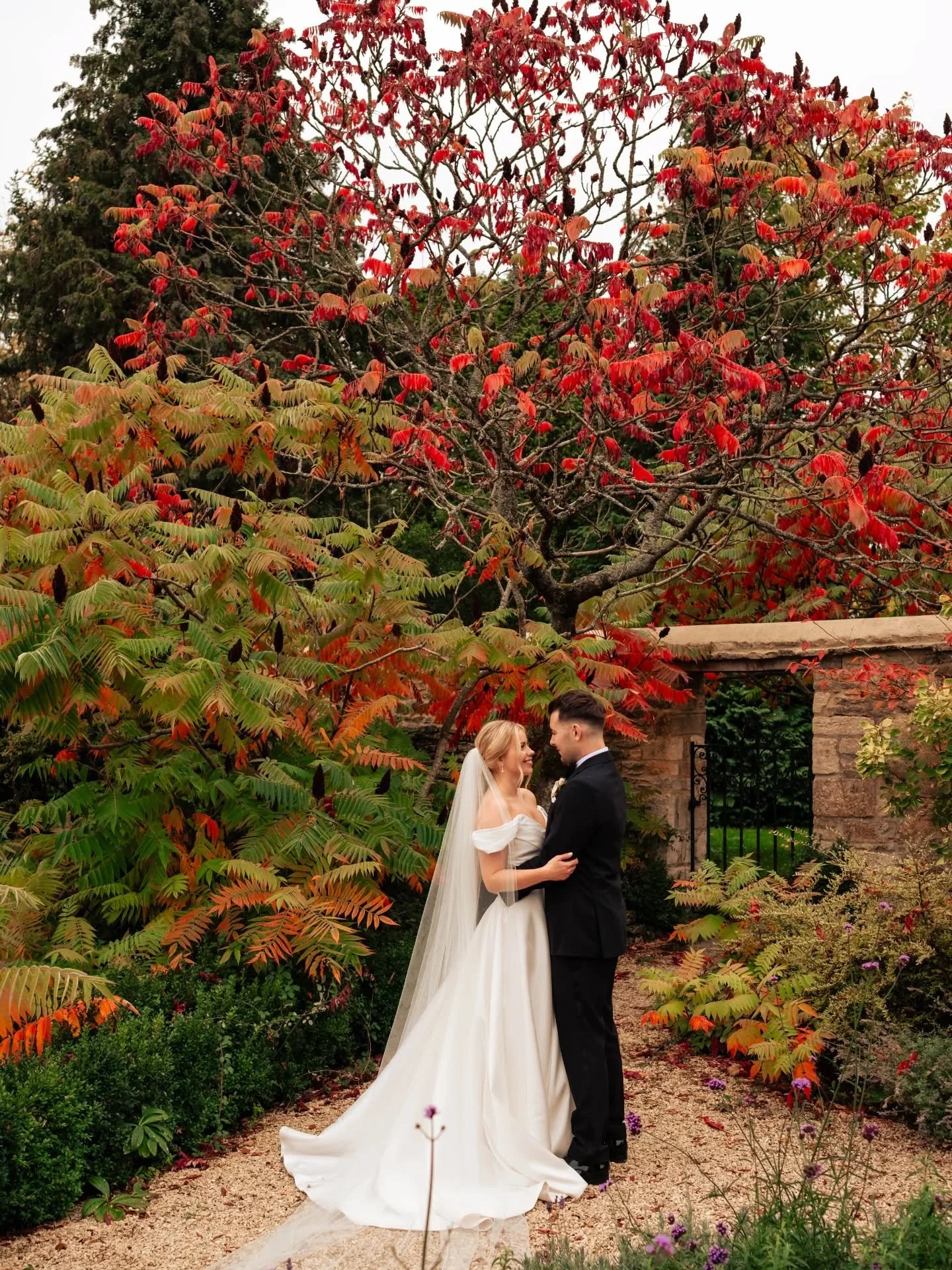 Once again, @caswellhouse provided E&amp;C with the most breathtaking autumnal colours this year! You can tell a lot of thought and work goes into the gardens here &mdash; truly a beautiful venue.

It was so much fun capturing E&amp;C's day alongside