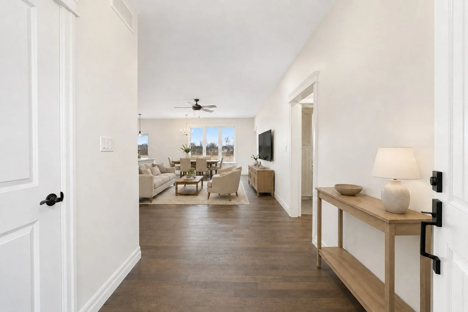 02_Foyer_to_Great_Room.jpg