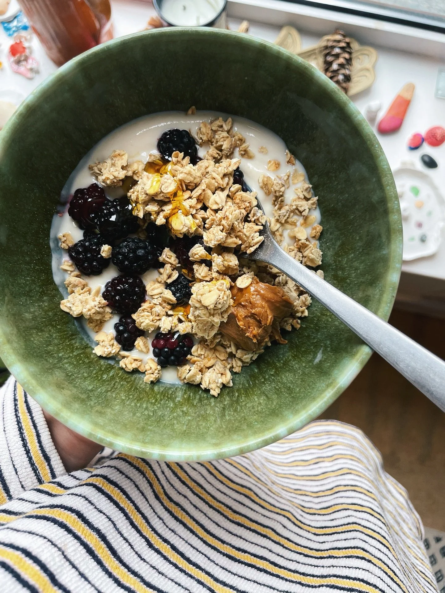 Absolutely loving blackberry season. The kids are obsessed with foraging them, and I’m obsessed with adding them to my breakfast. Simple joys β¨
P.S. This post feels very old school Sarah circa 2021 and I’m not mad about it π
.
.
#black