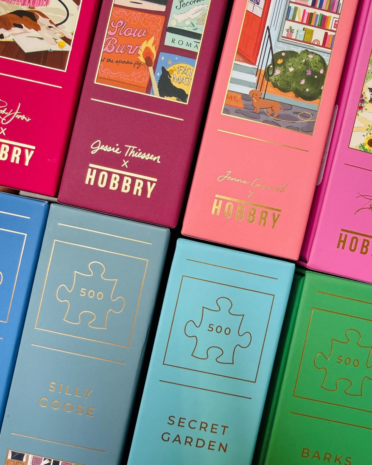 Which puzzles from this season have been your favourite? 🧩

#puzzles #illustrations #artists #gift #giftideas