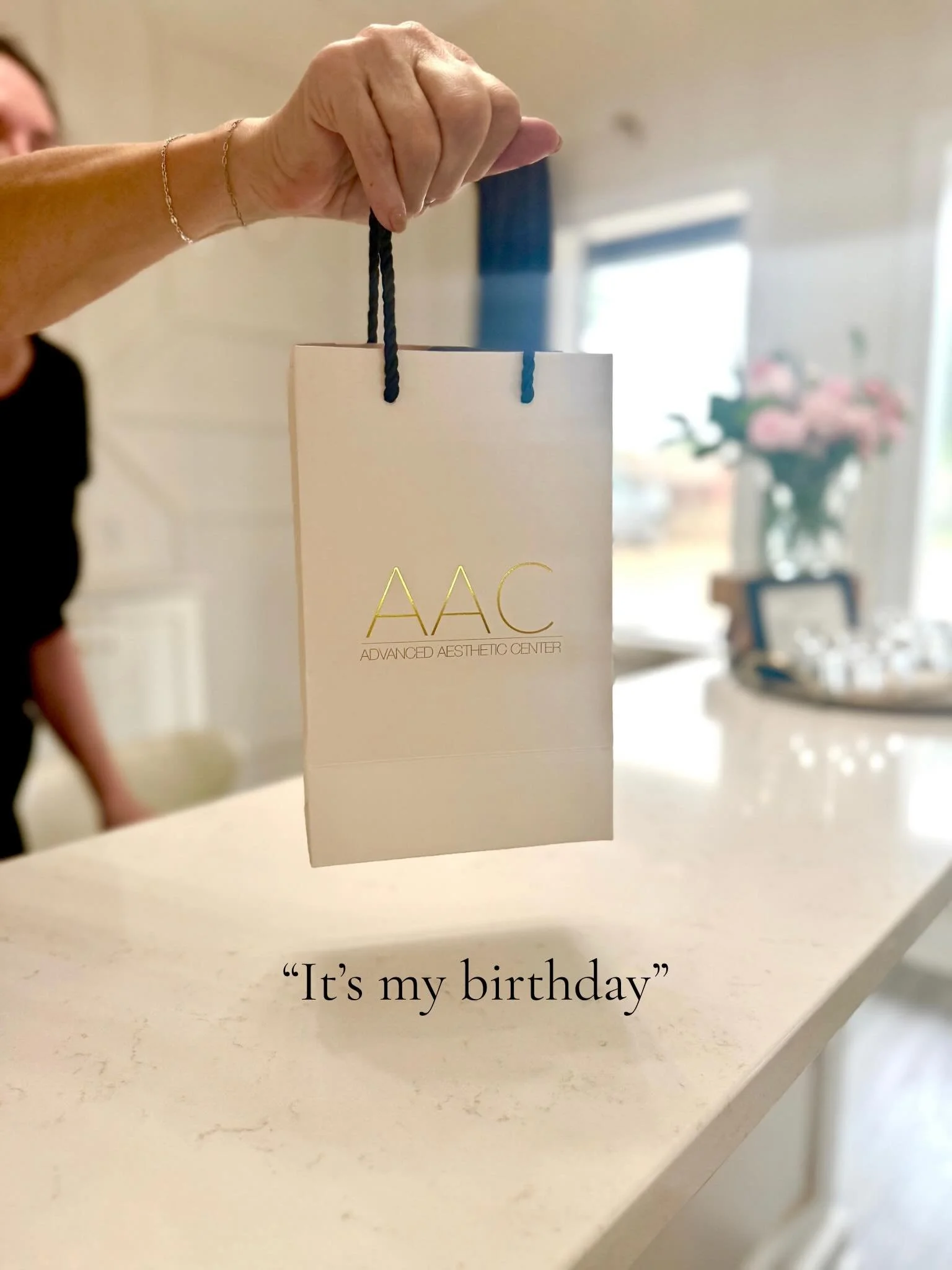 We&rsquo;re here for every season of your life. ______________________

>
>
>
>
>

BOOK WITH AAC👇🏼
📧 info@aaclookyoung.com
💻AACLookYoung.com
☎️ 1-816-246-1122